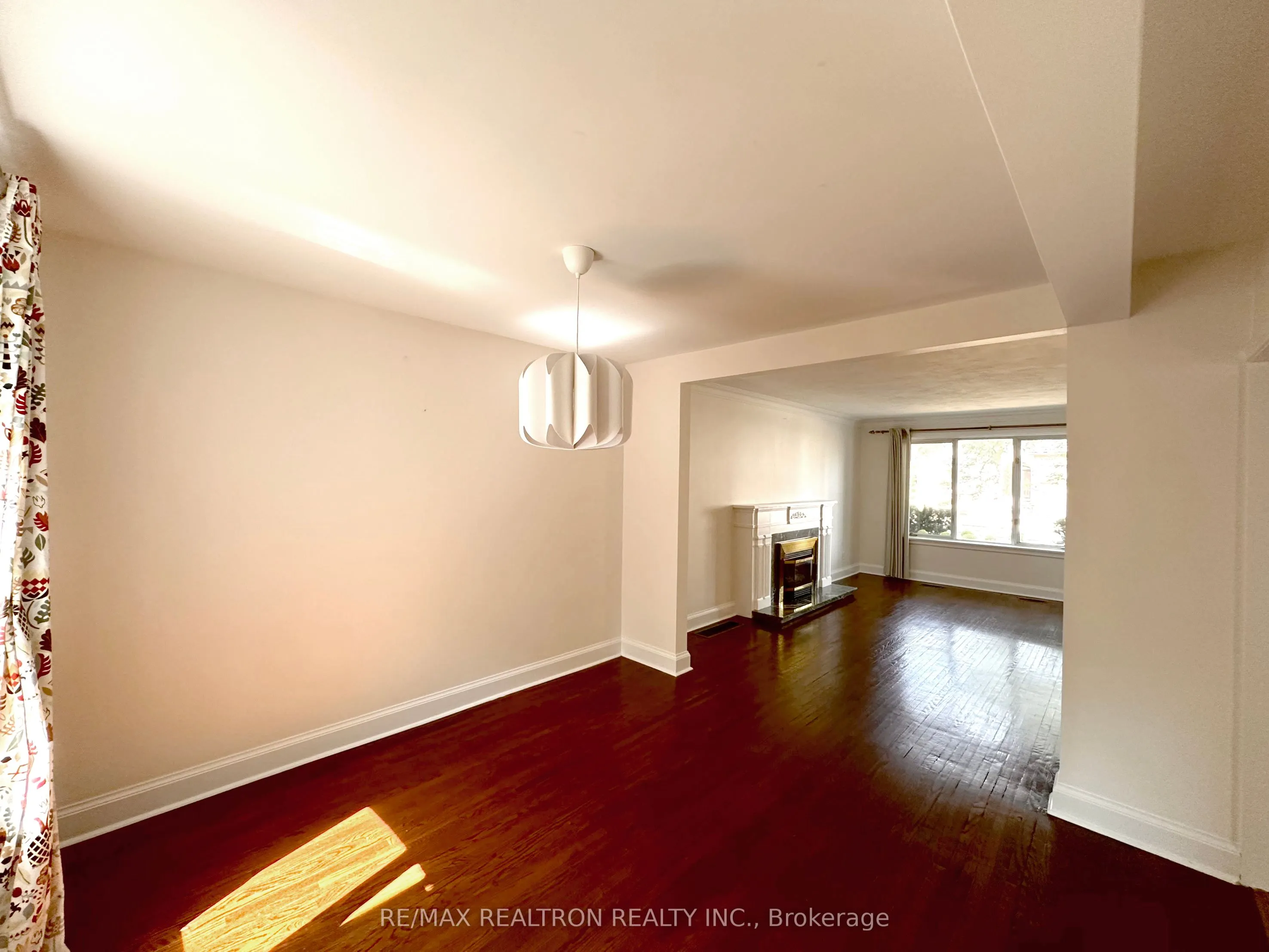 261 Hollywood Avenue