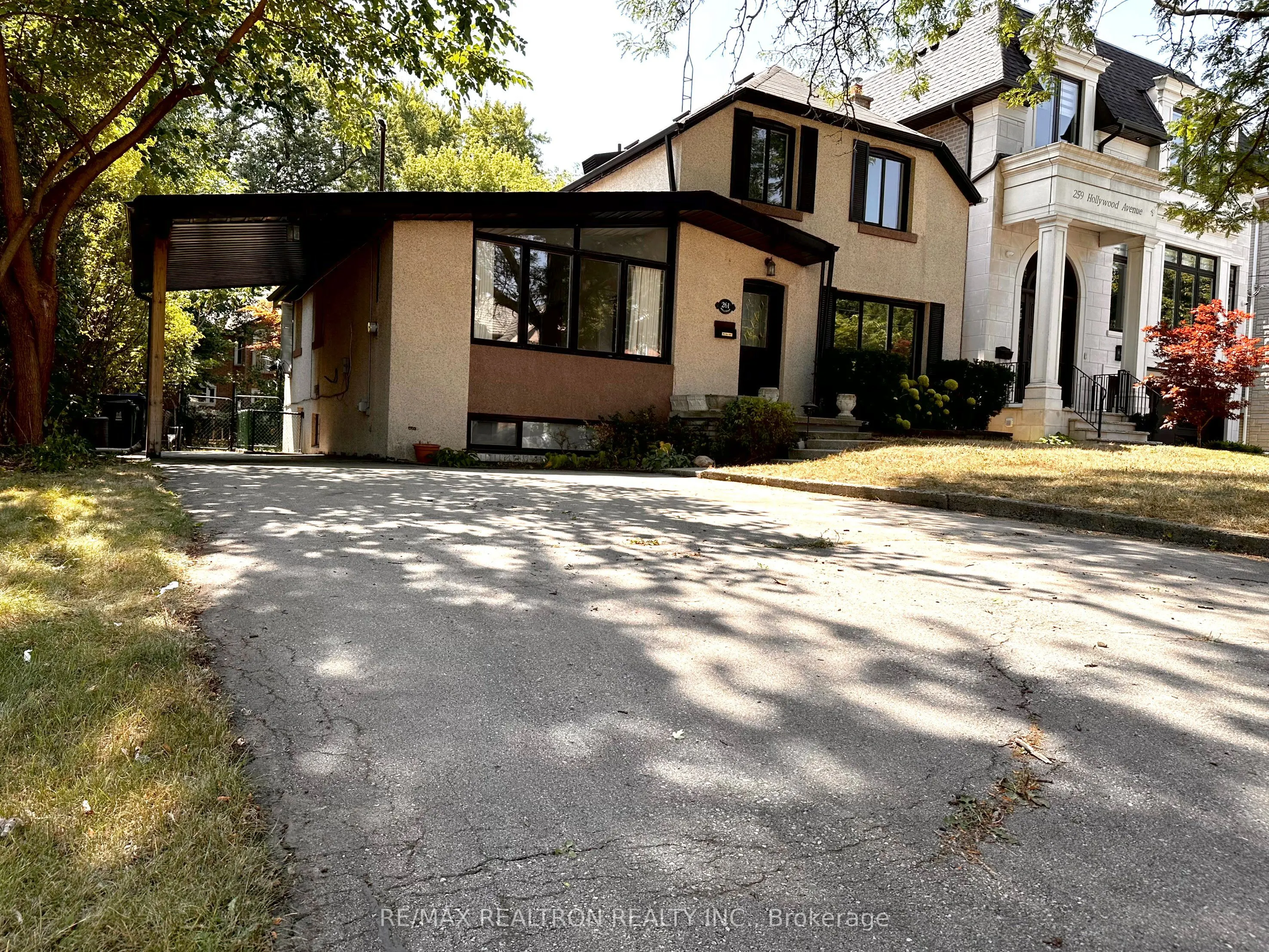 261 Hollywood Avenue
