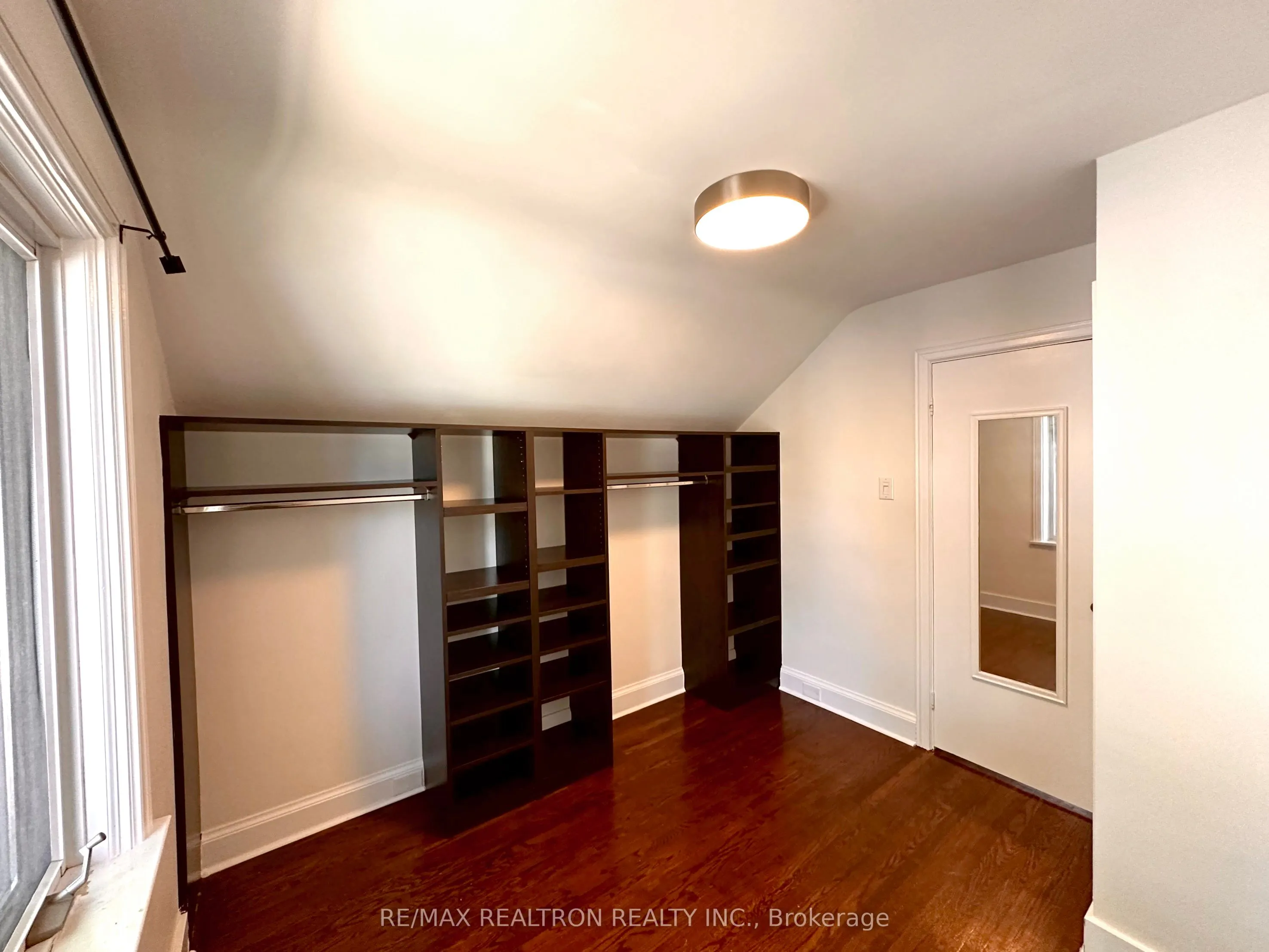 261 Hollywood Avenue