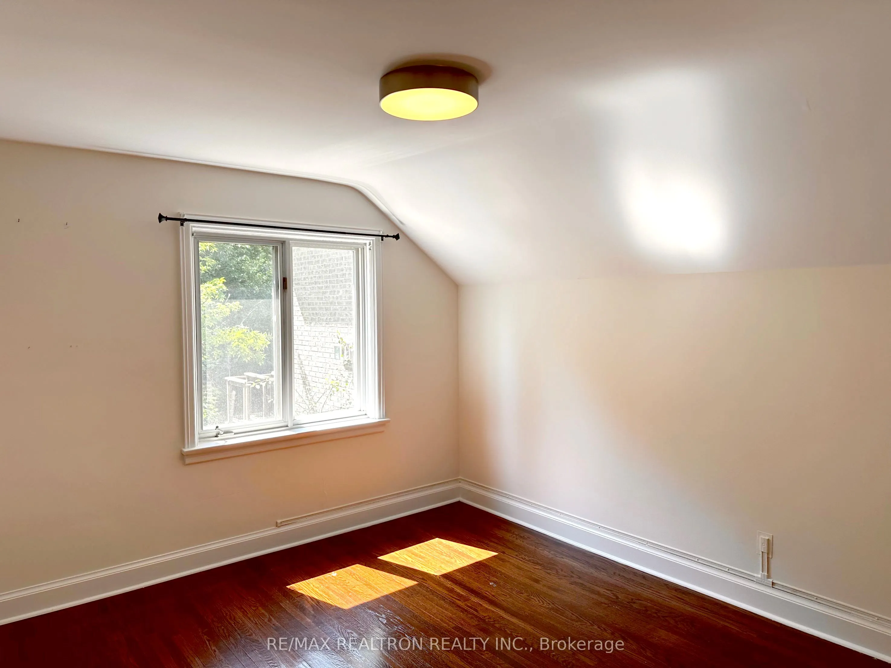 261 Hollywood Avenue