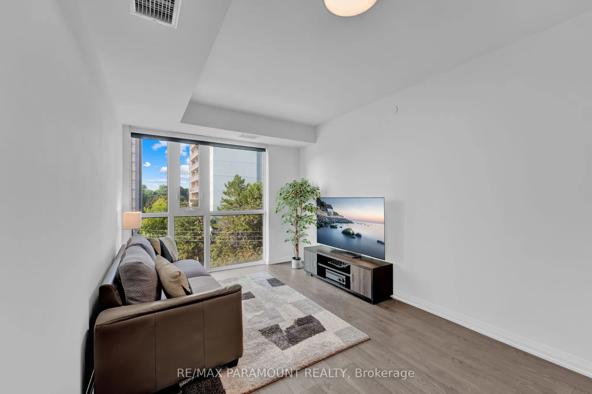 101 Erskine Avenue, #418