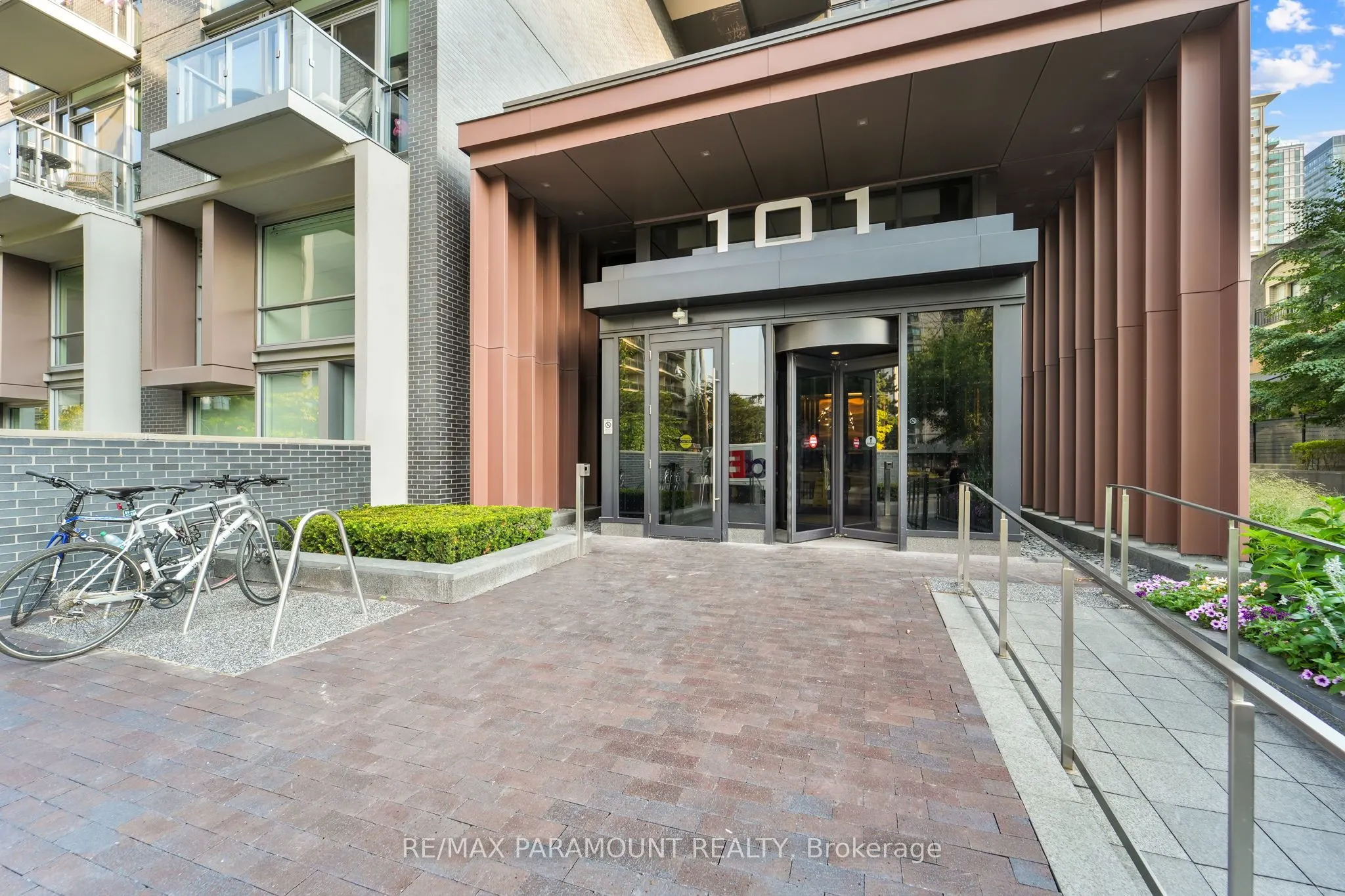 101 Erskine Avenue, #418