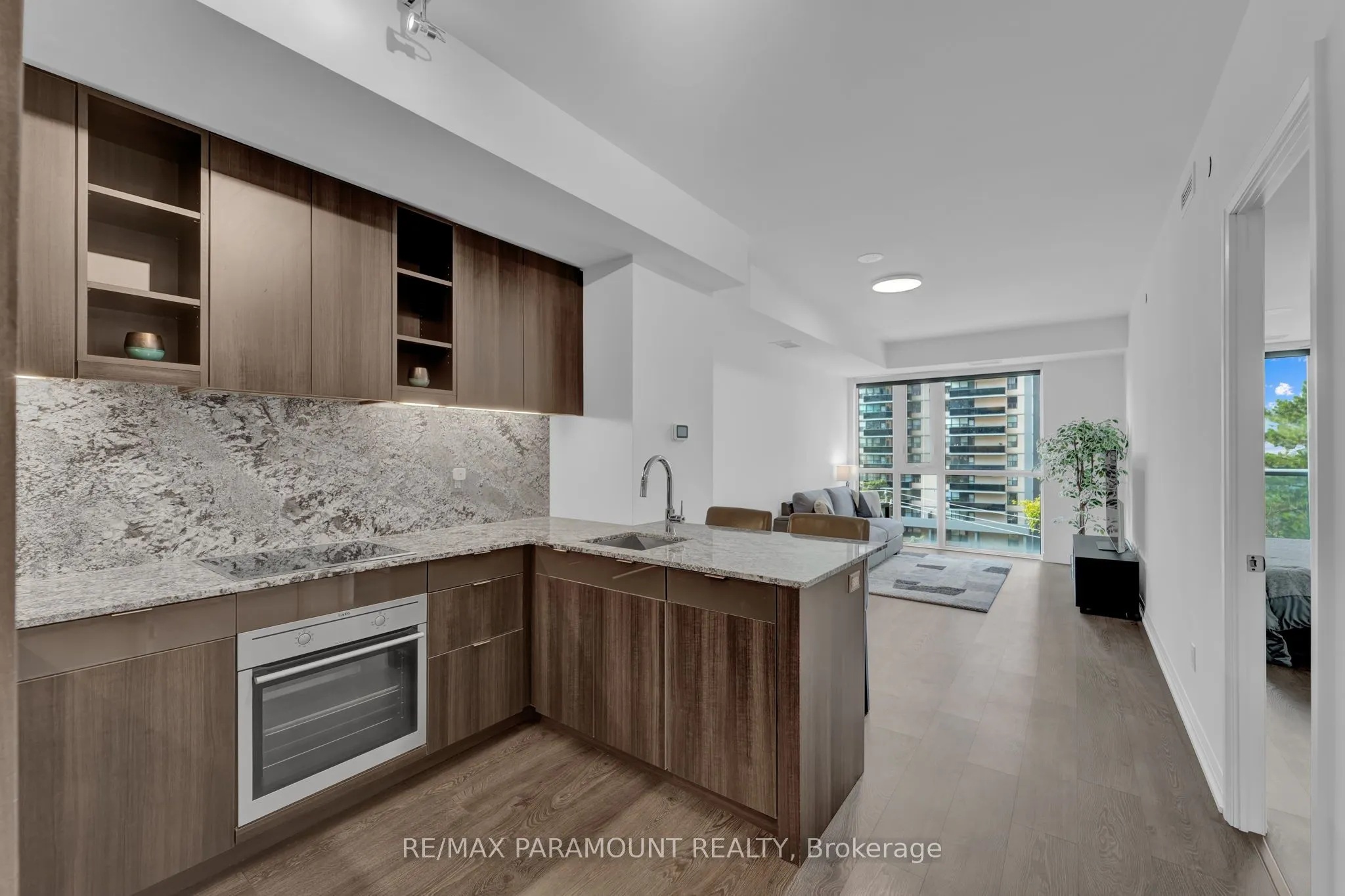 101 Erskine Avenue, #418