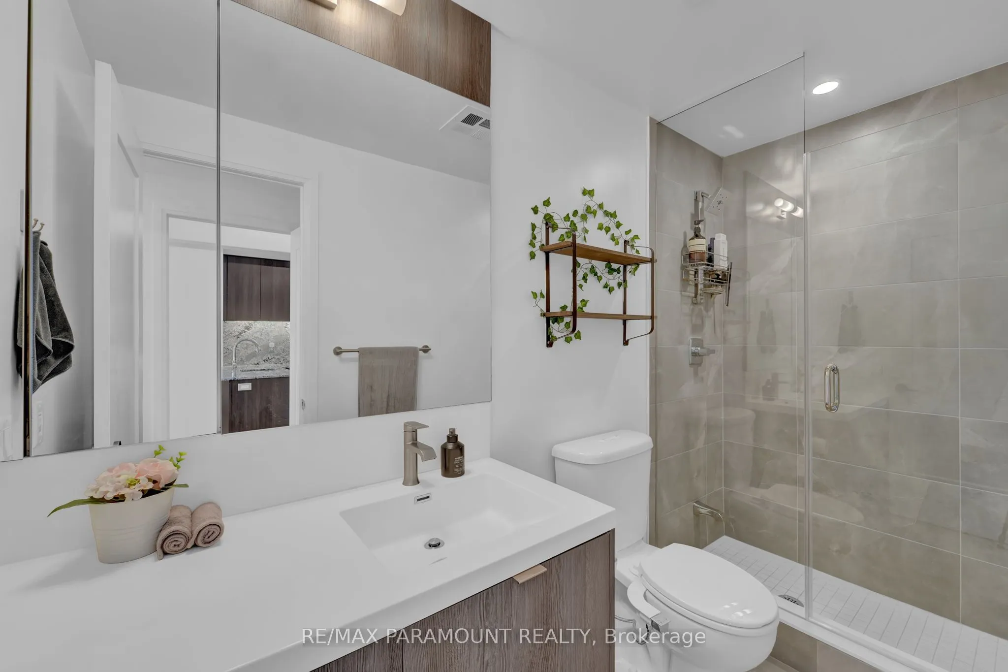 101 Erskine Avenue, #418