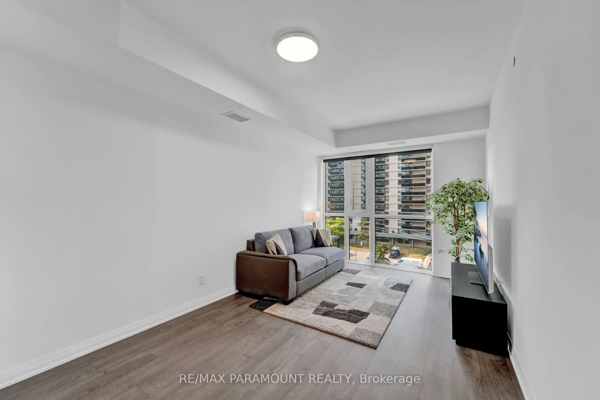 101 Erskine Avenue, #418