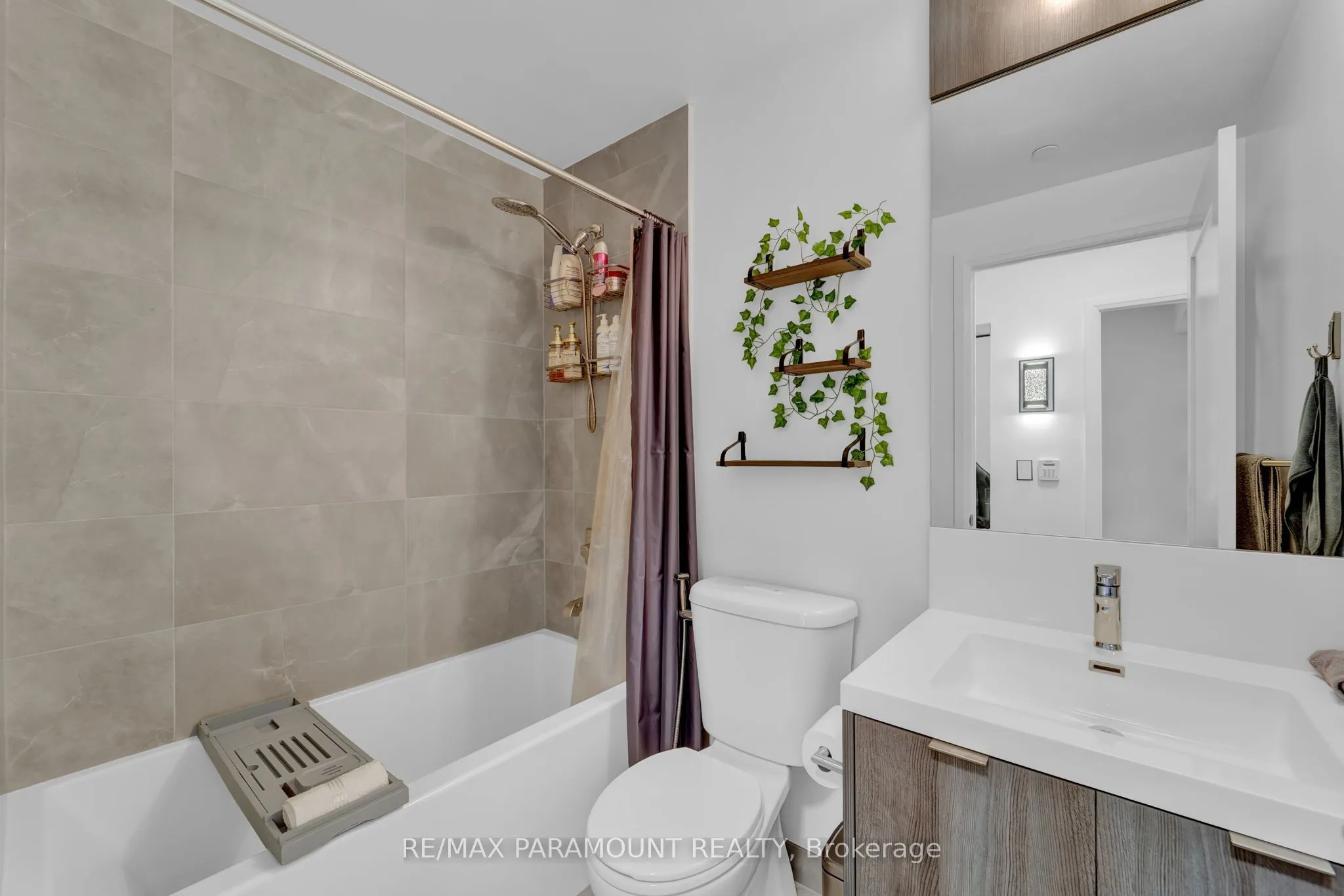 101 Erskine Avenue, #418
