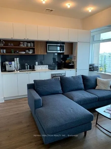 111 St Clair Avenue W, #1127