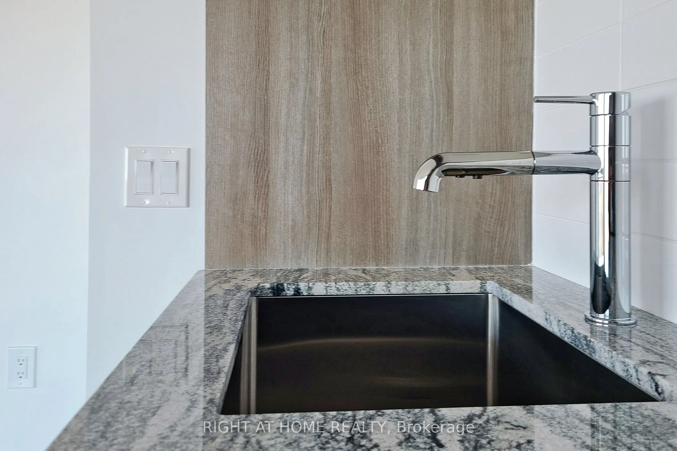 575 Bloor Street E, #3103