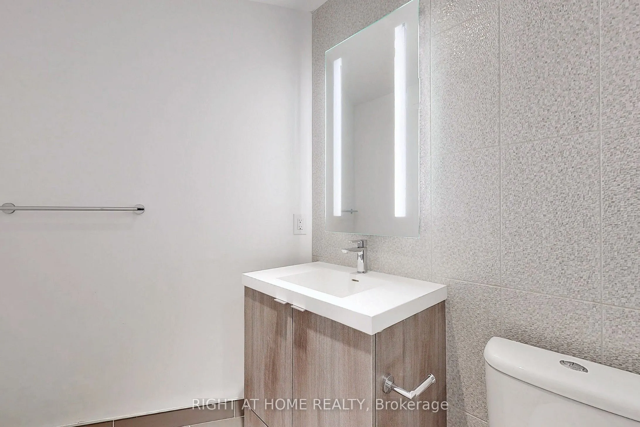 575 Bloor Street E, #3103