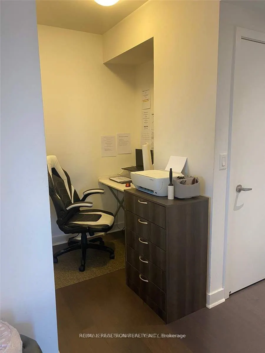 58 Orchard View Boulevard, #1102