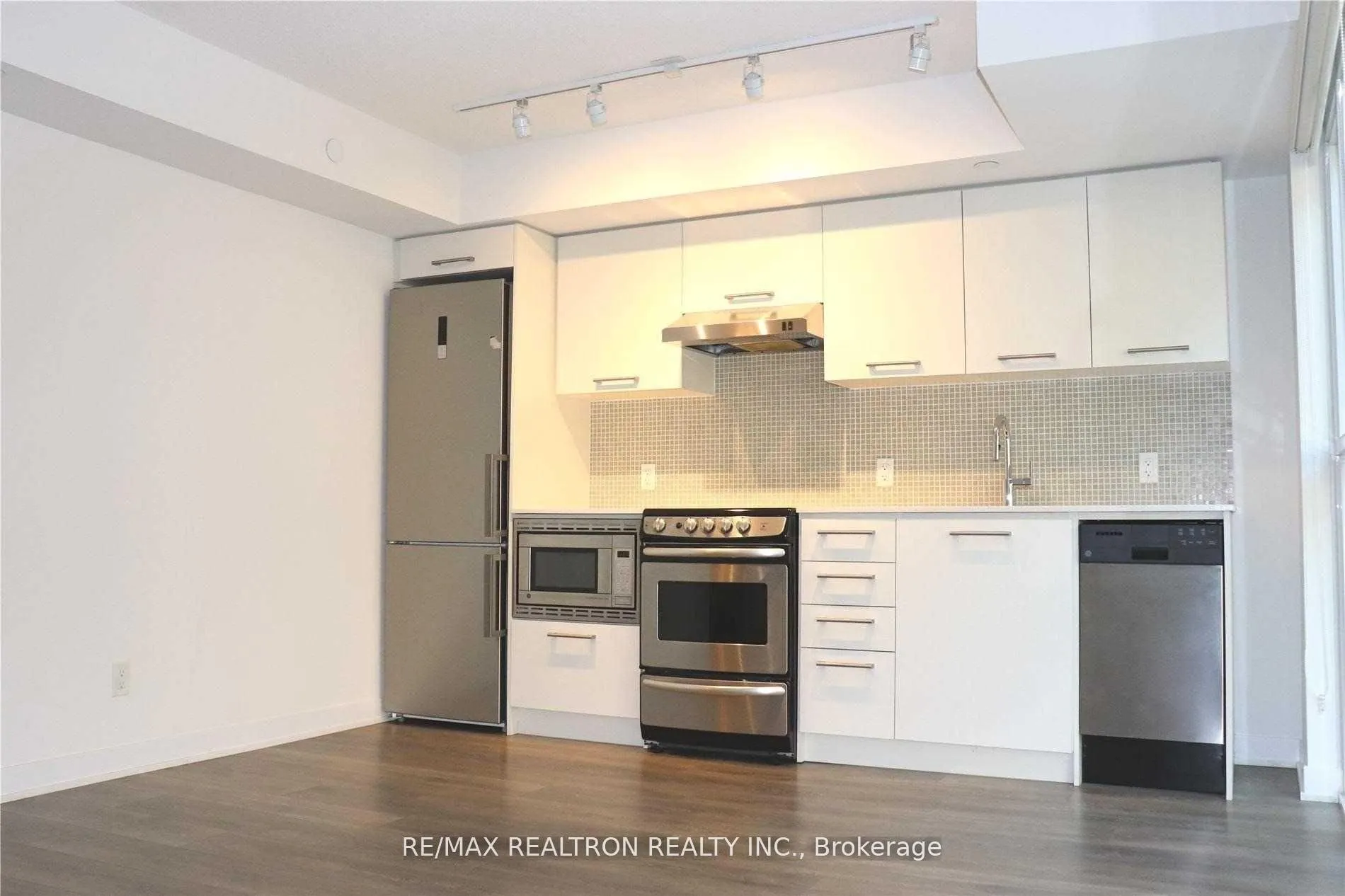 87 Peter Street, #1111