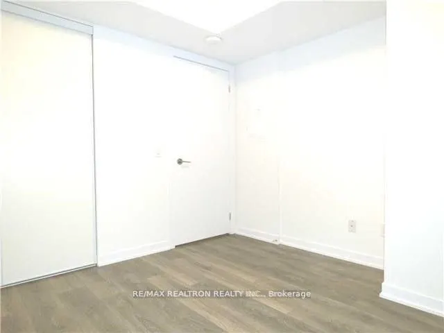 87 Peter Street, #1111