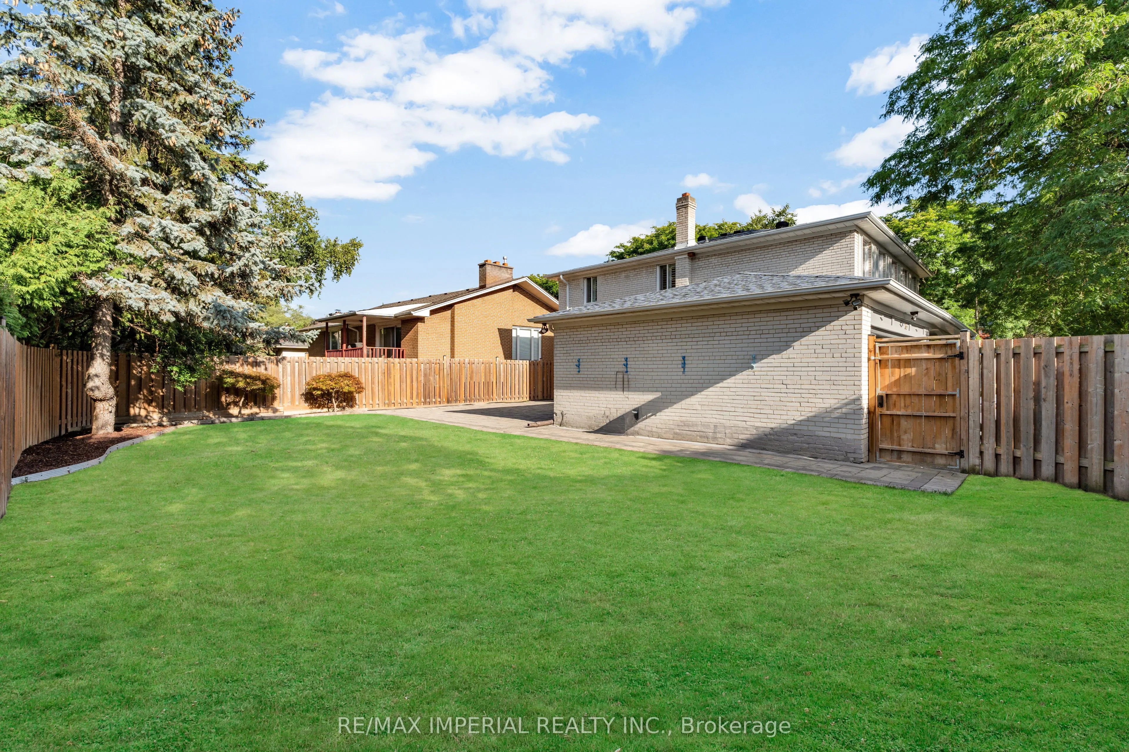 263 Upper Highland Crescent