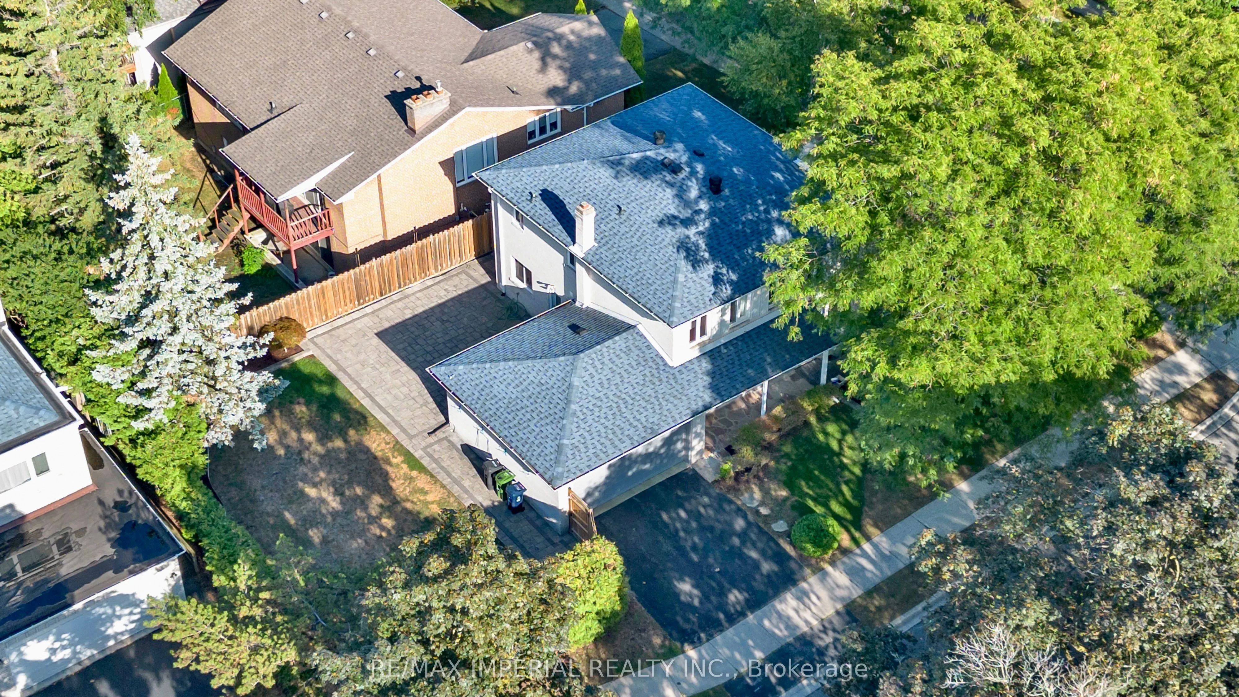 263 Upper Highland Crescent