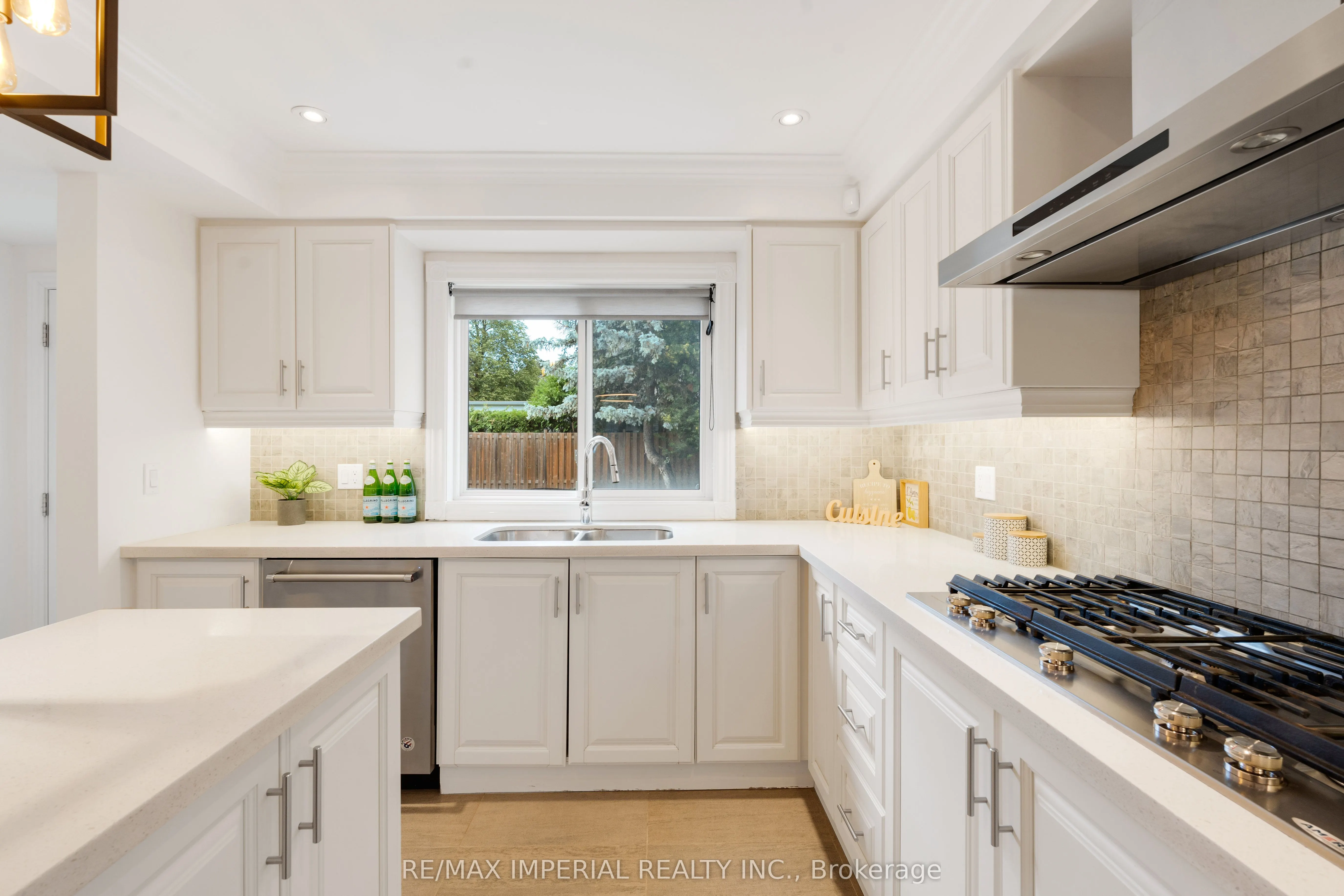 263 Upper Highland Crescent