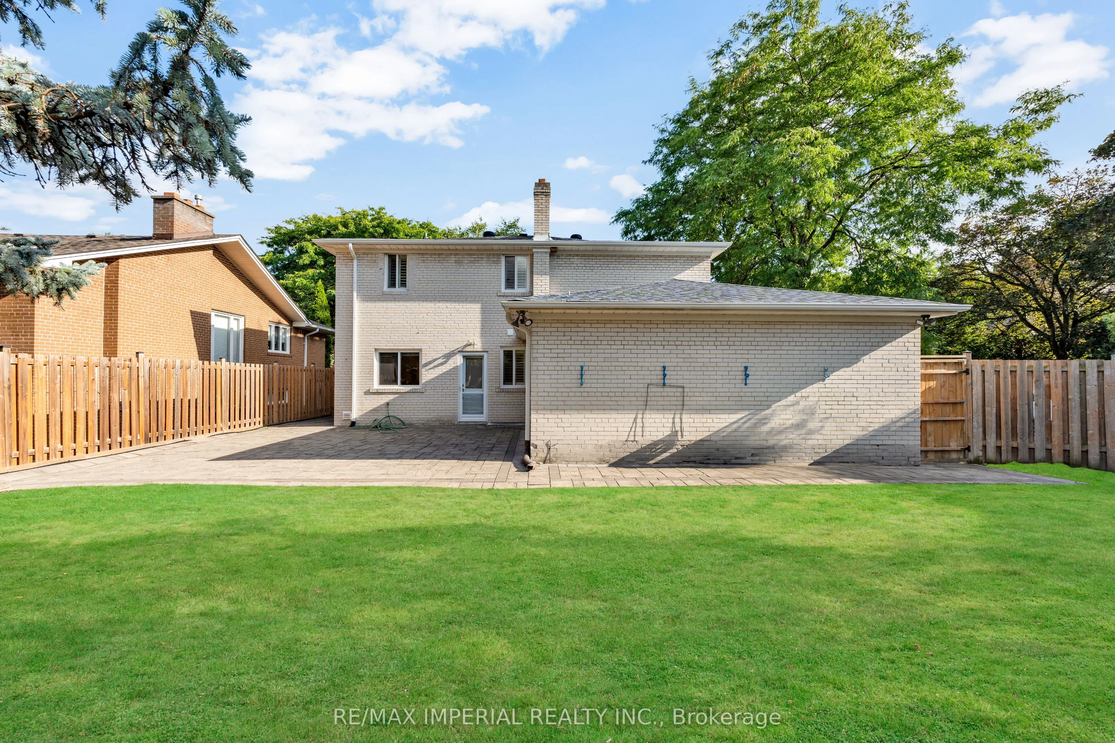 263 Upper Highland Crescent