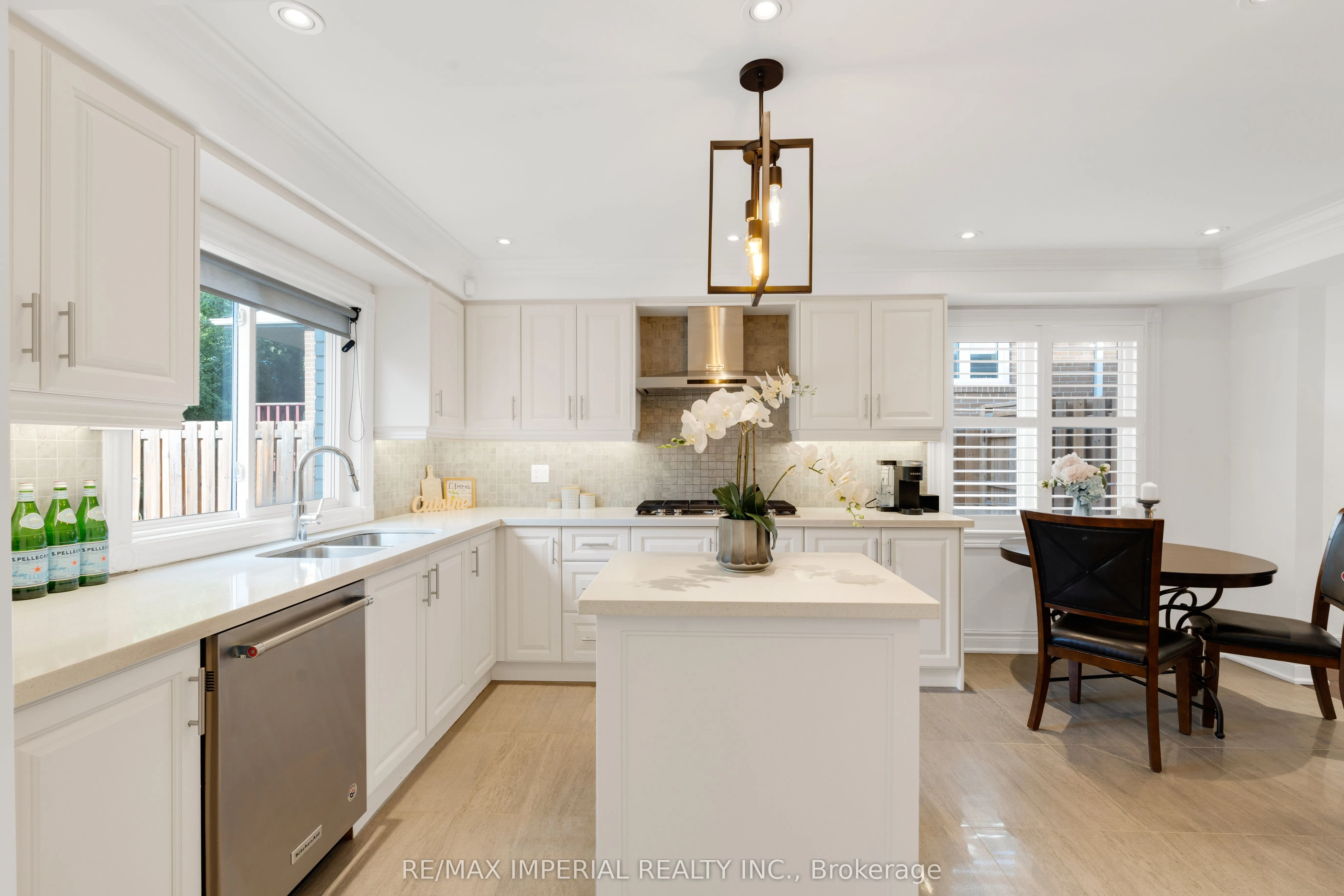 263 Upper Highland Crescent