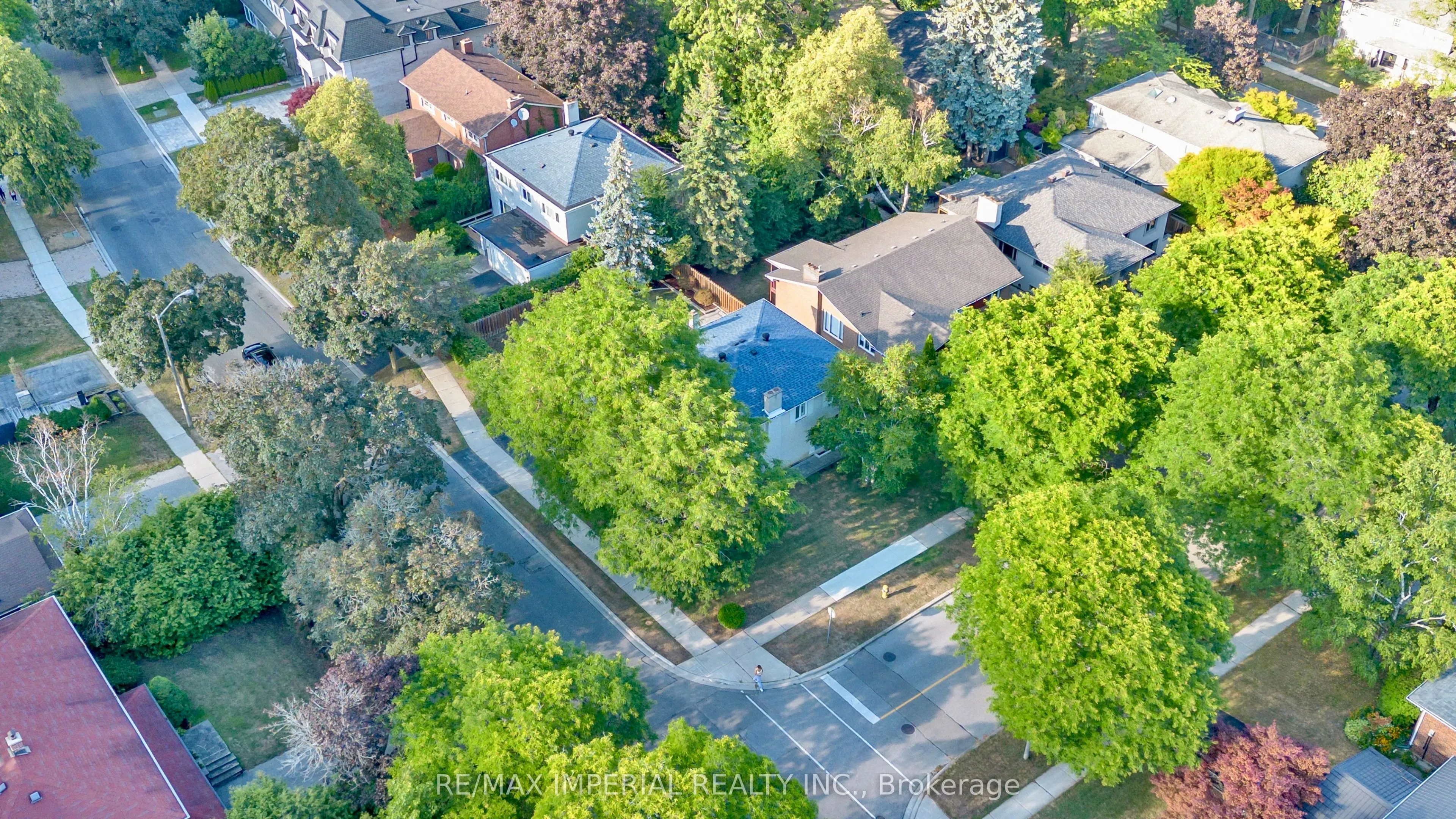 263 Upper Highland Crescent