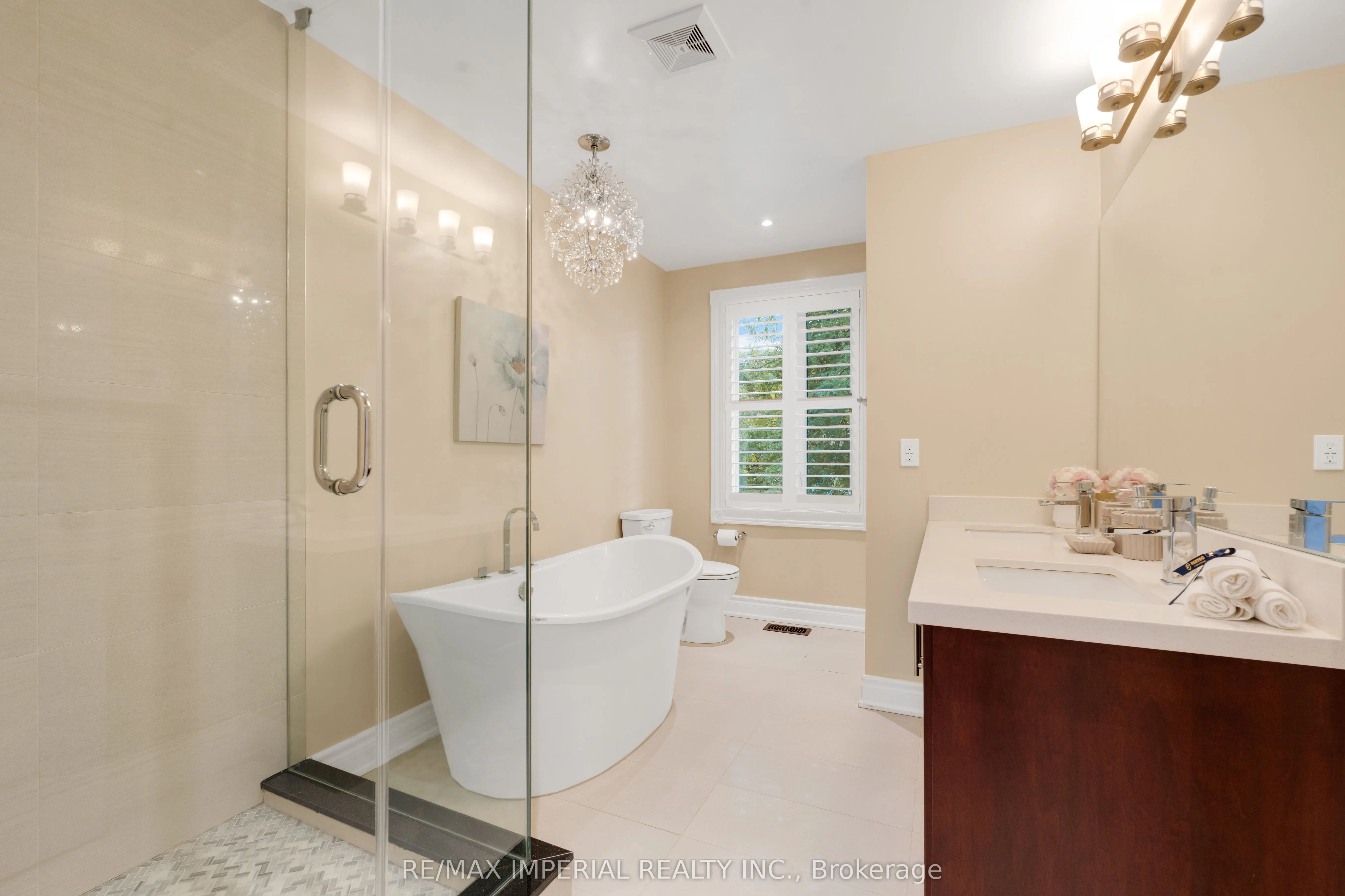 263 Upper Highland Crescent