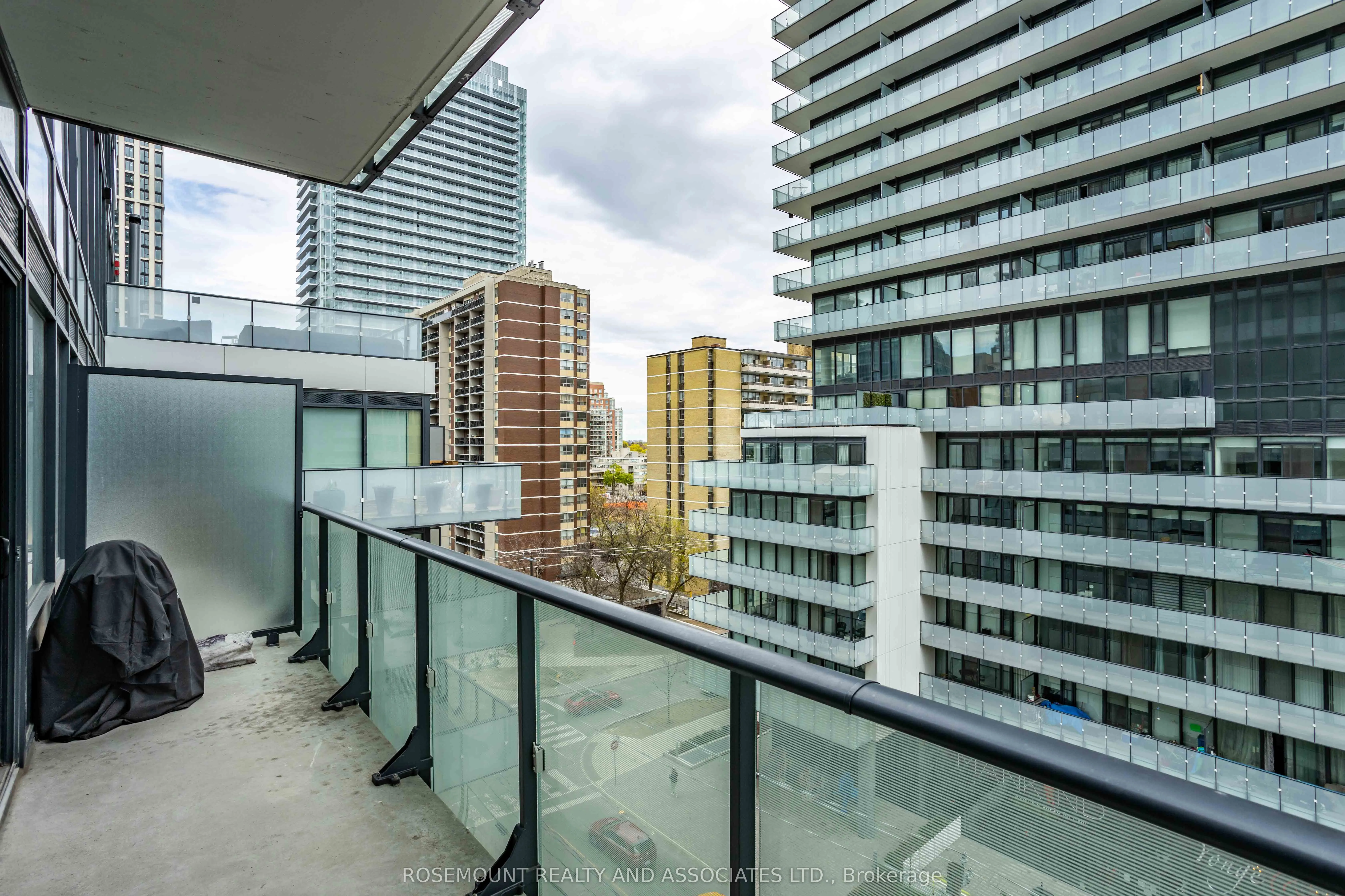 161 Roehampton Avenue, #712