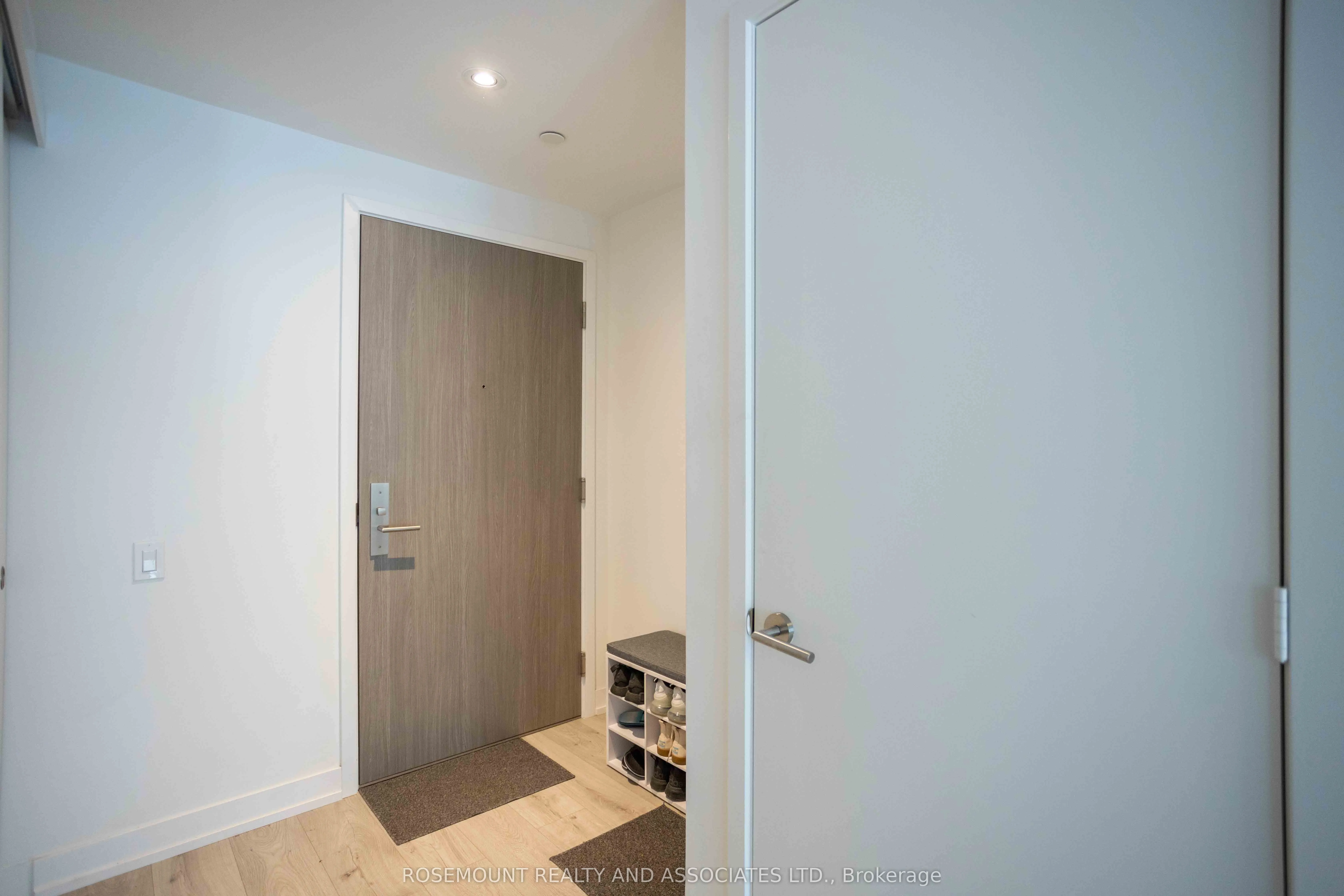 161 Roehampton Avenue, #712