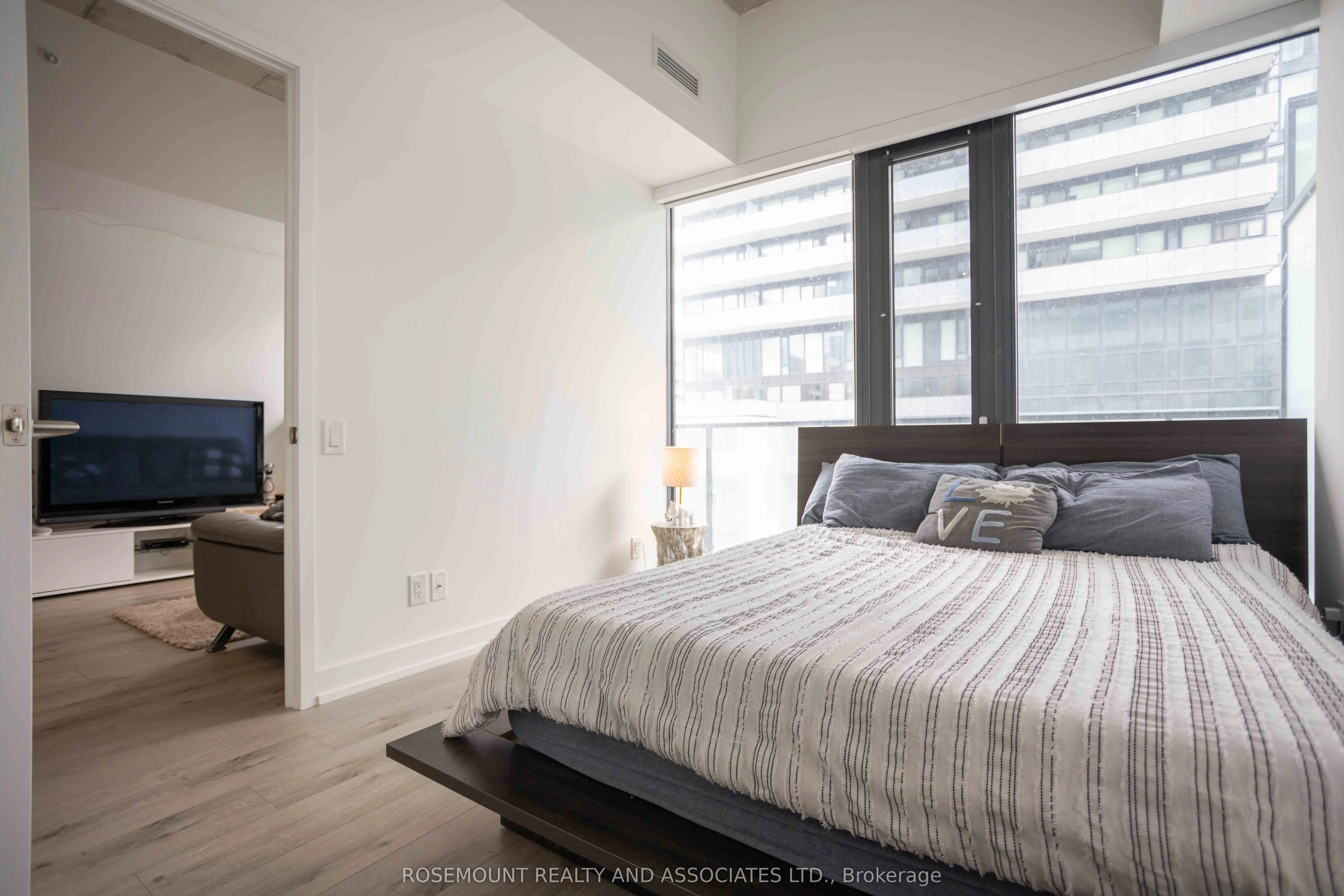 161 Roehampton Avenue, #712