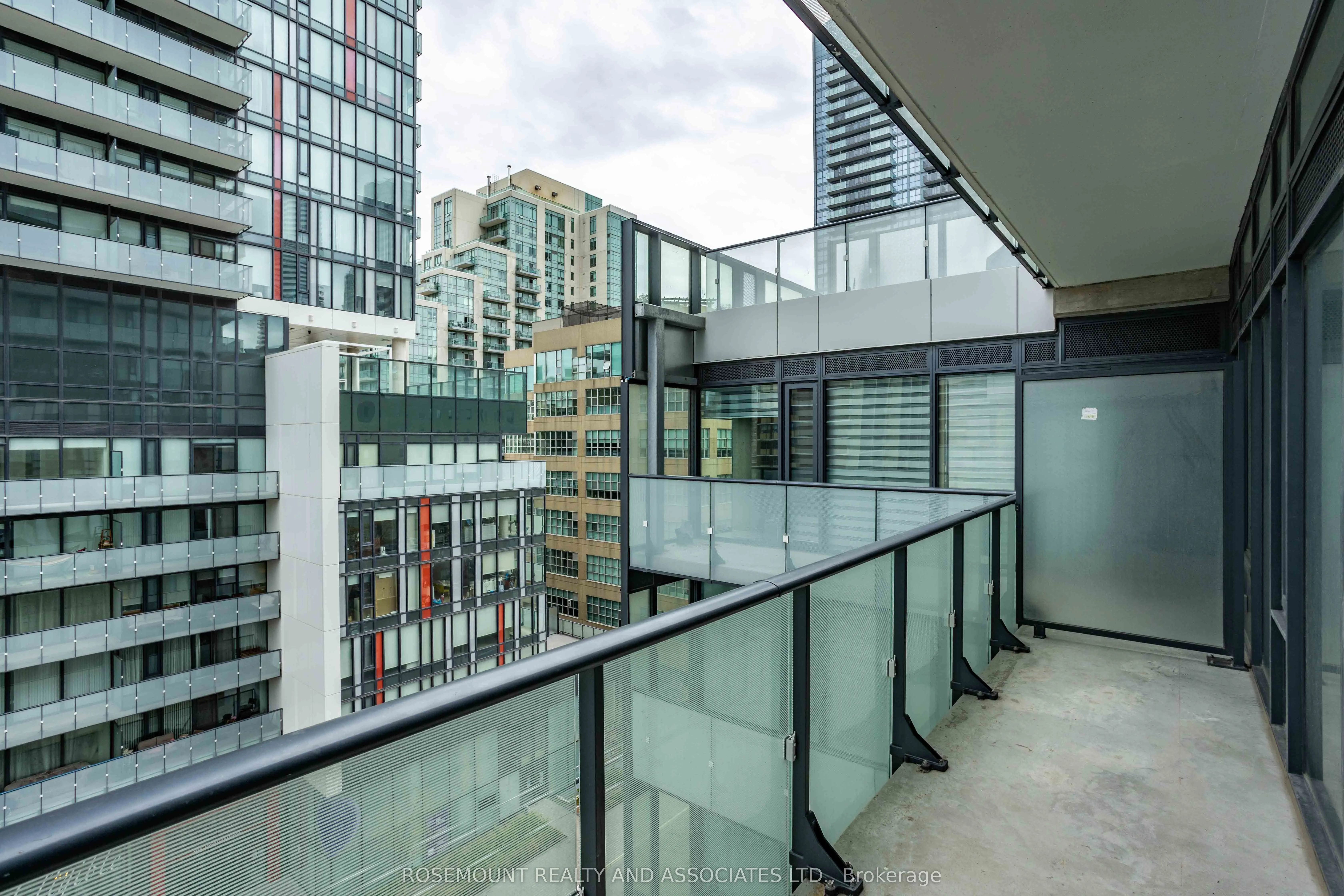 161 Roehampton Avenue, #712