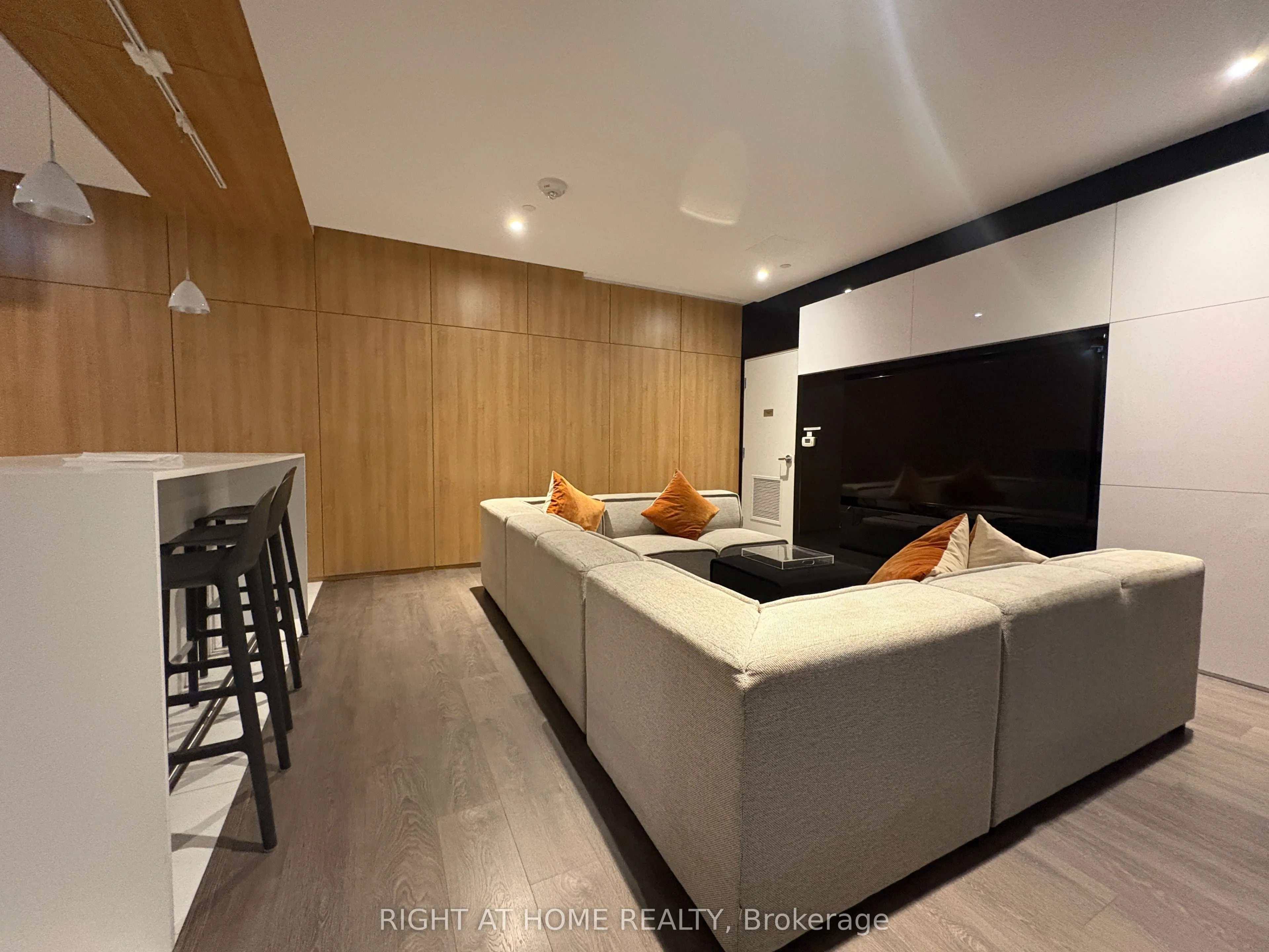 68 Shuter Street, #503