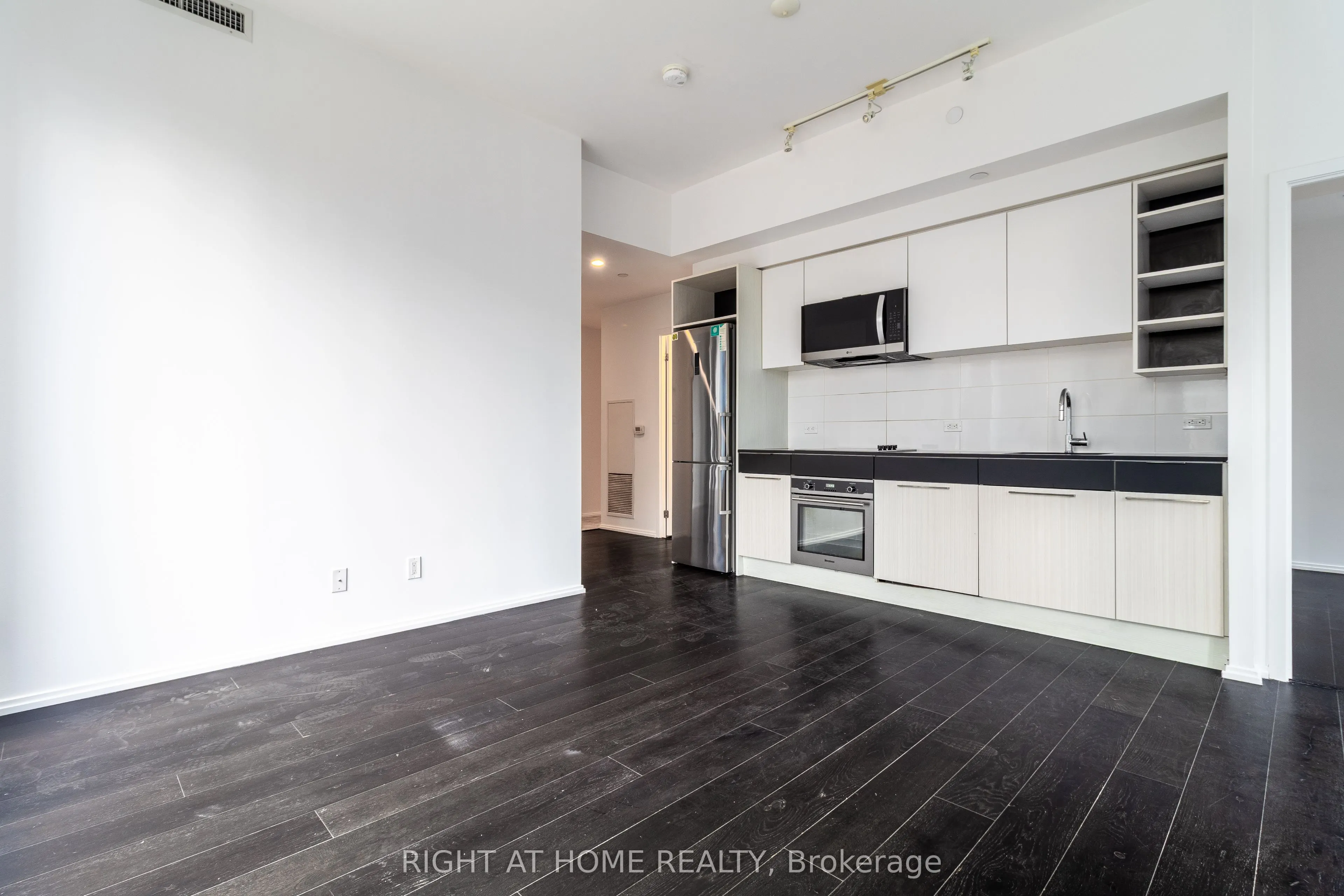68 Shuter Street, #503