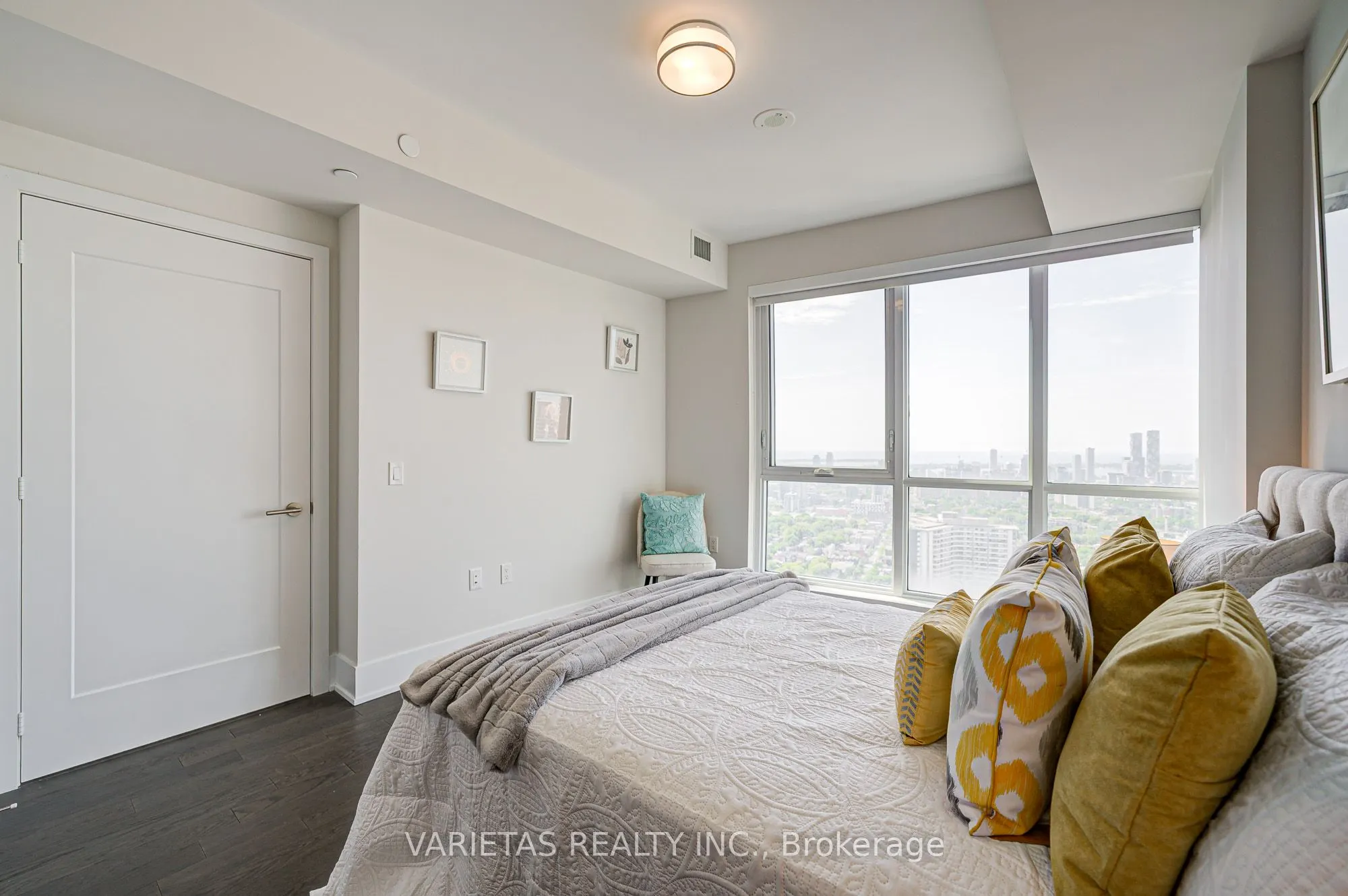 585 Bloor Street E, #4319