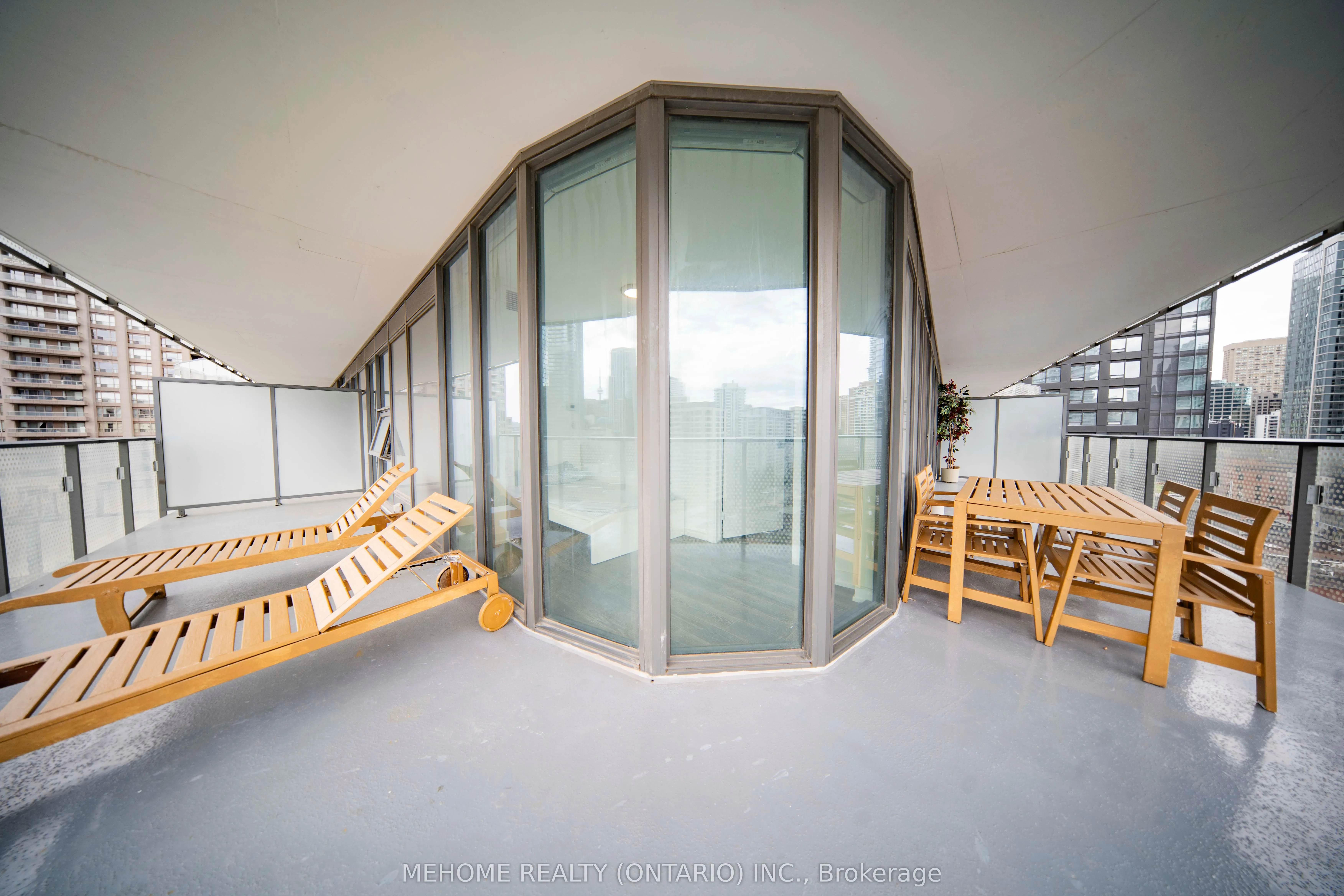 11 Wellesley Street W, #902