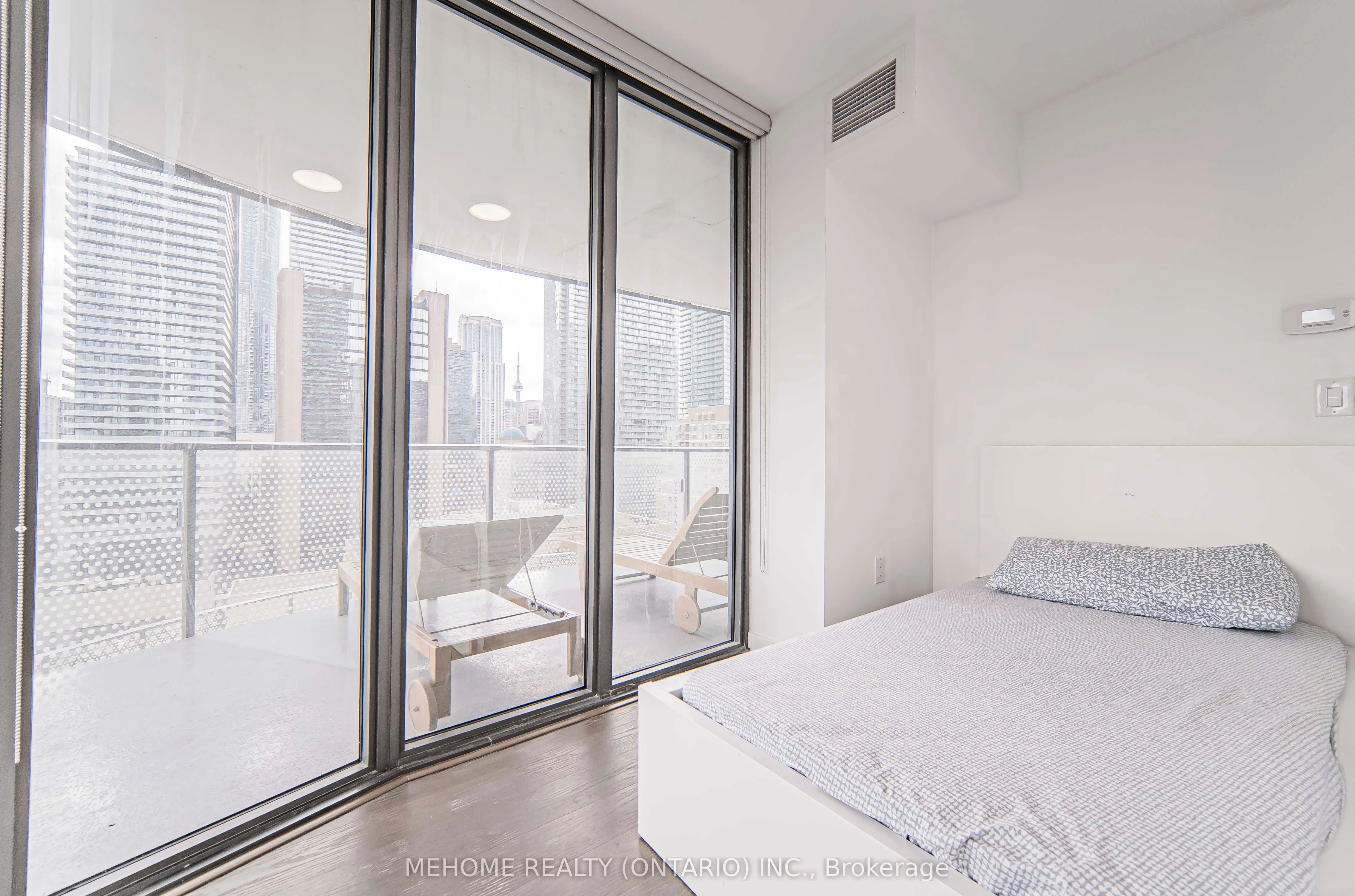 11 Wellesley Street W, #902