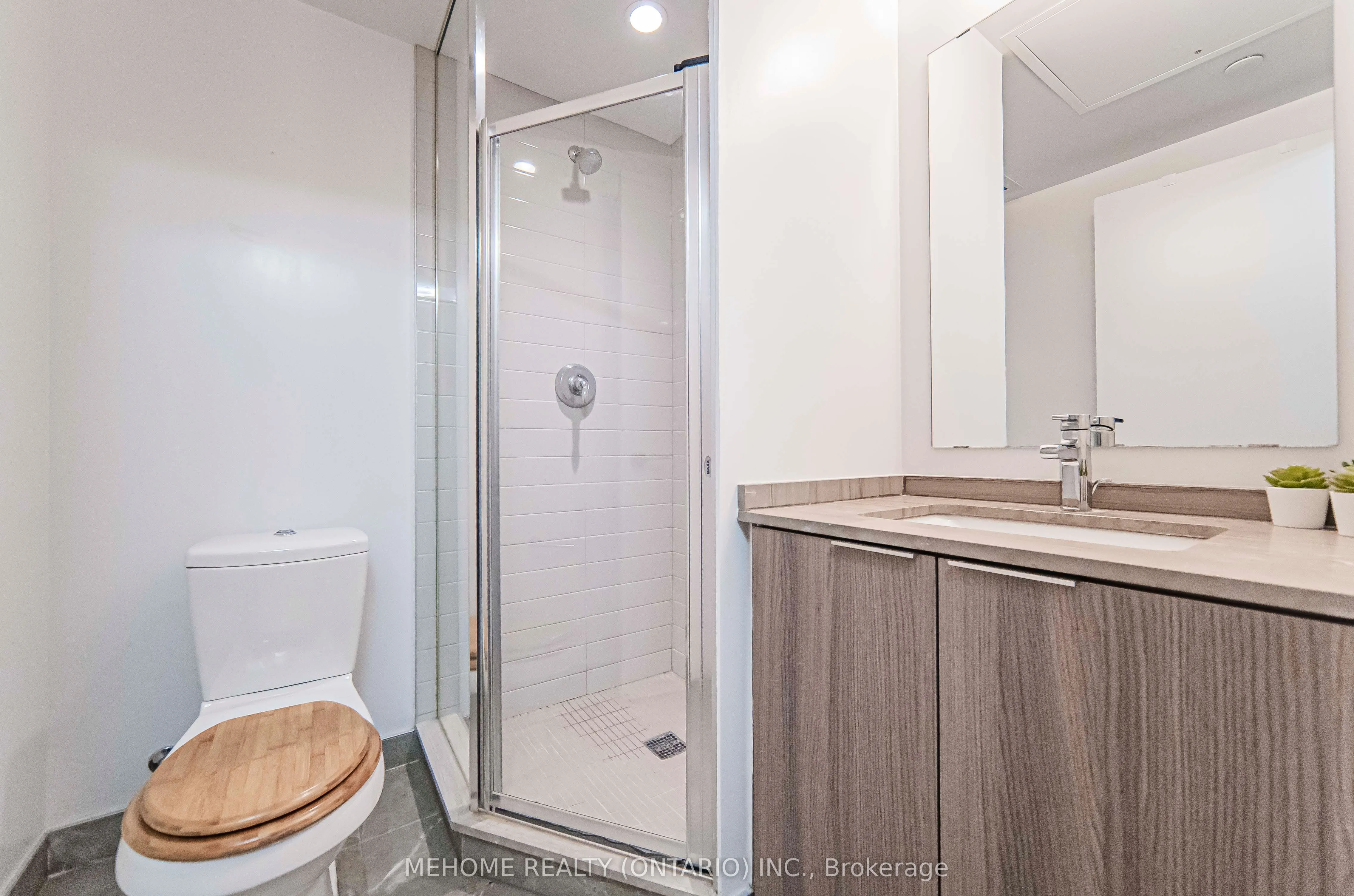 11 Wellesley Street W, #902