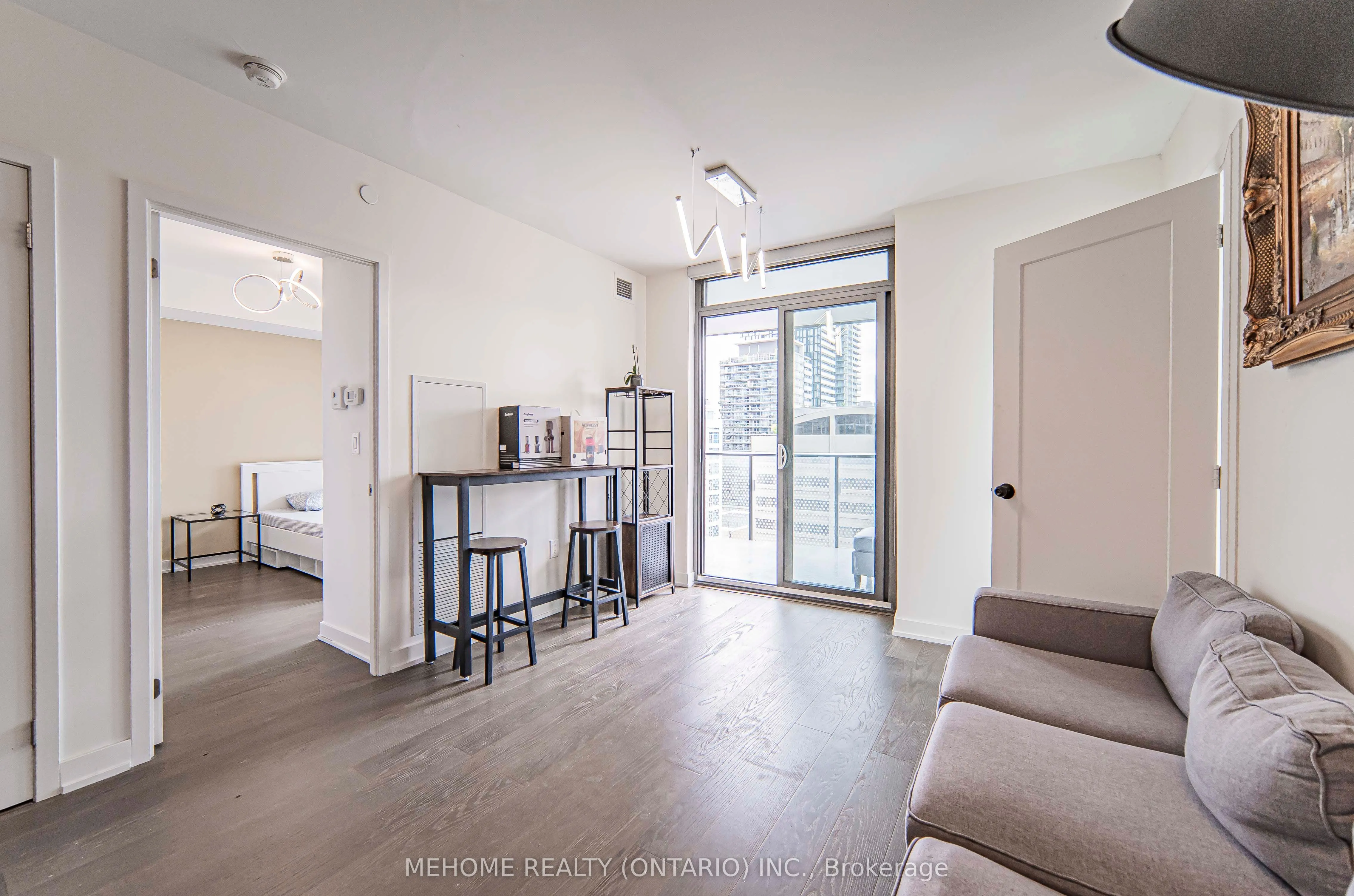 11 Wellesley Street W, #902