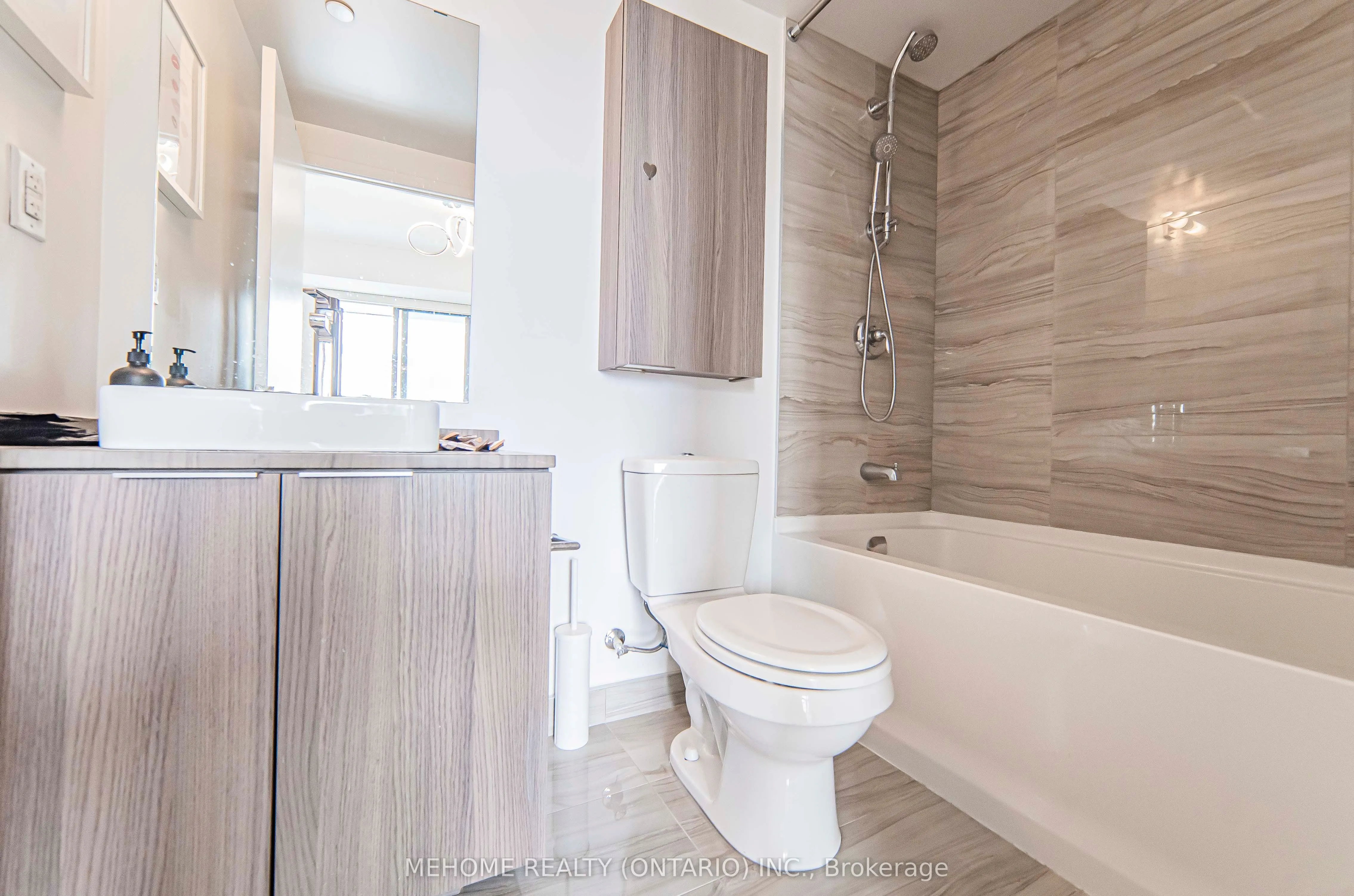 11 Wellesley Street W, #902
