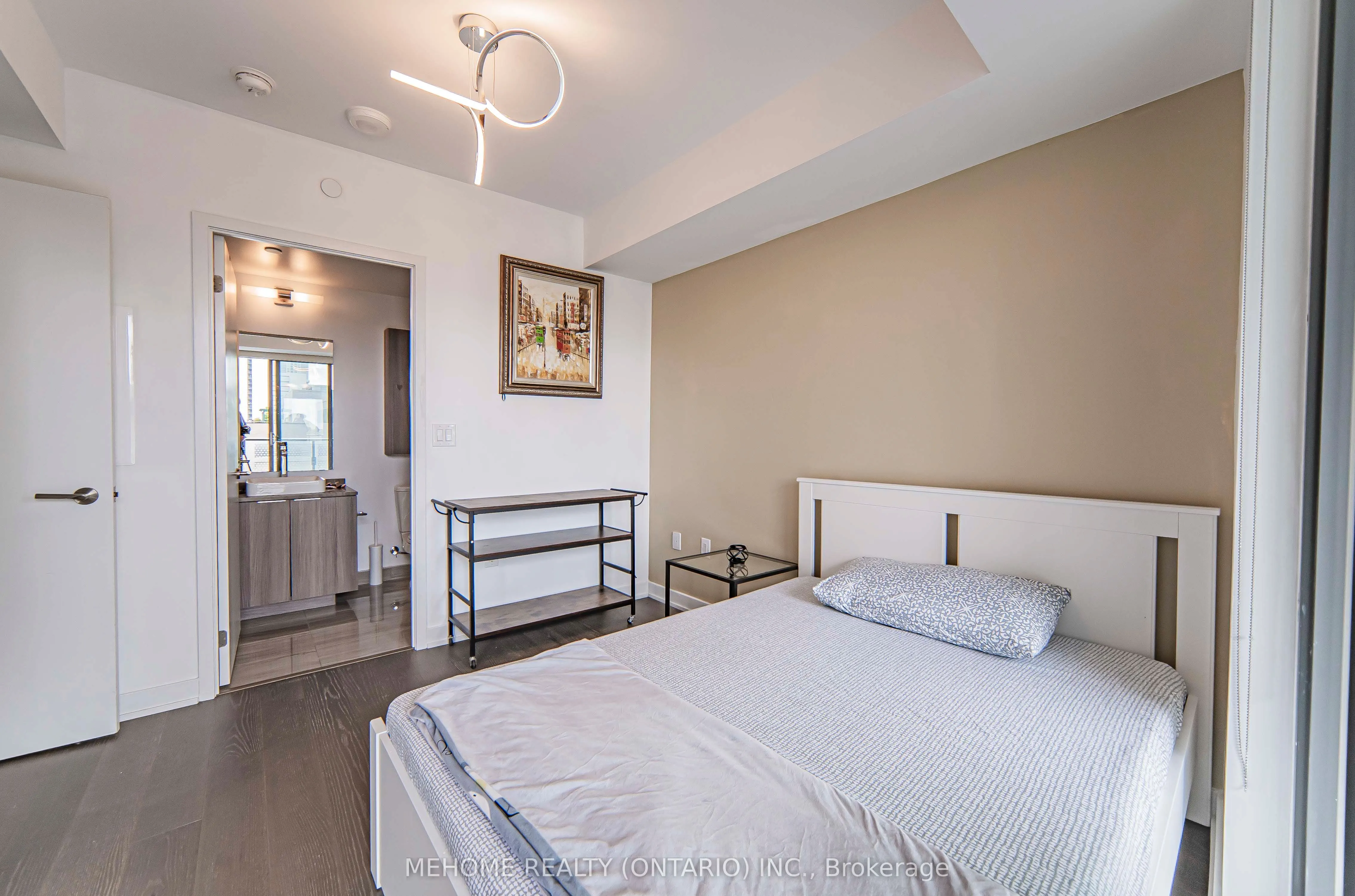 11 Wellesley Street W, #902
