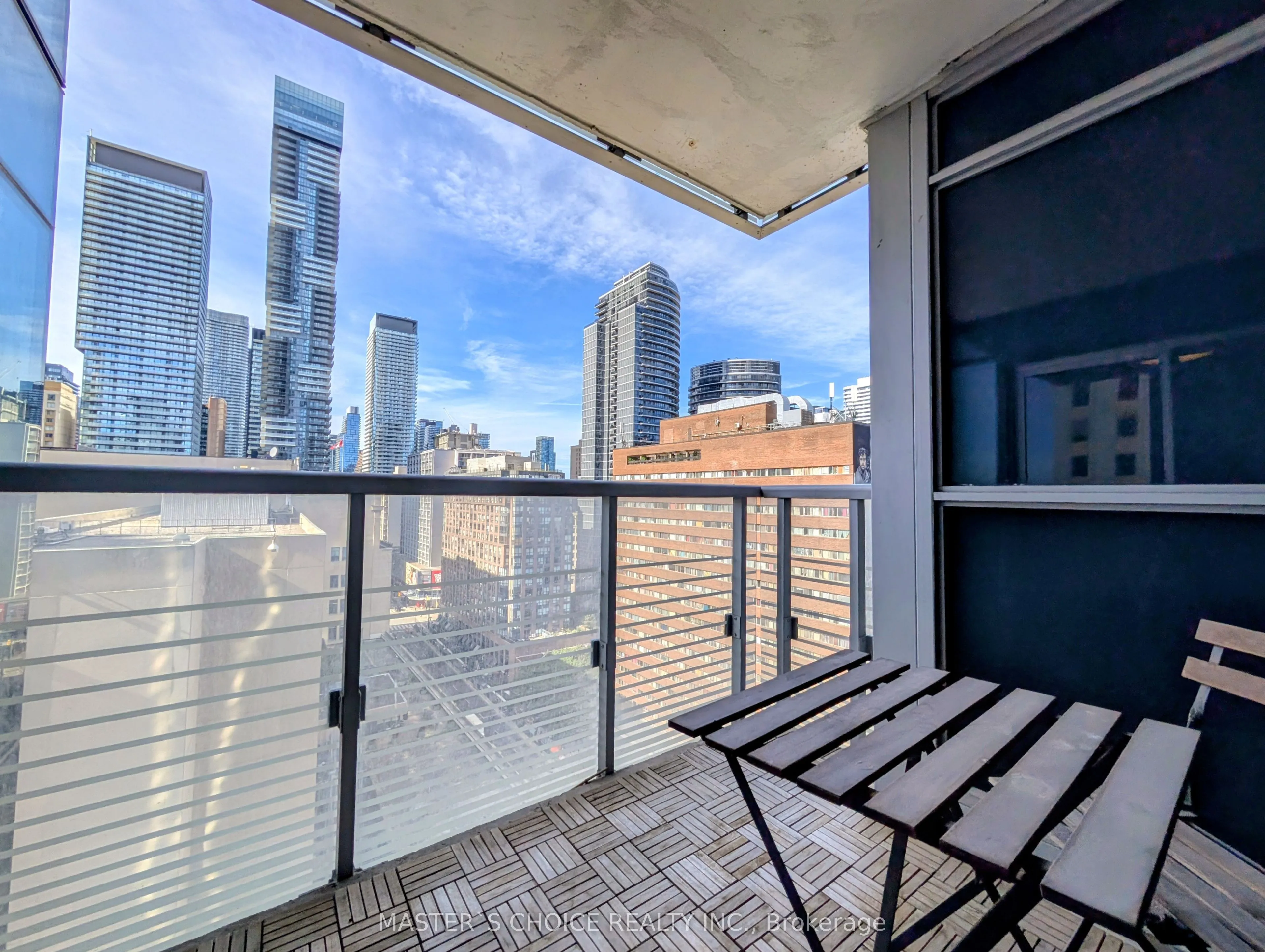 386 Yonge Street, #1401