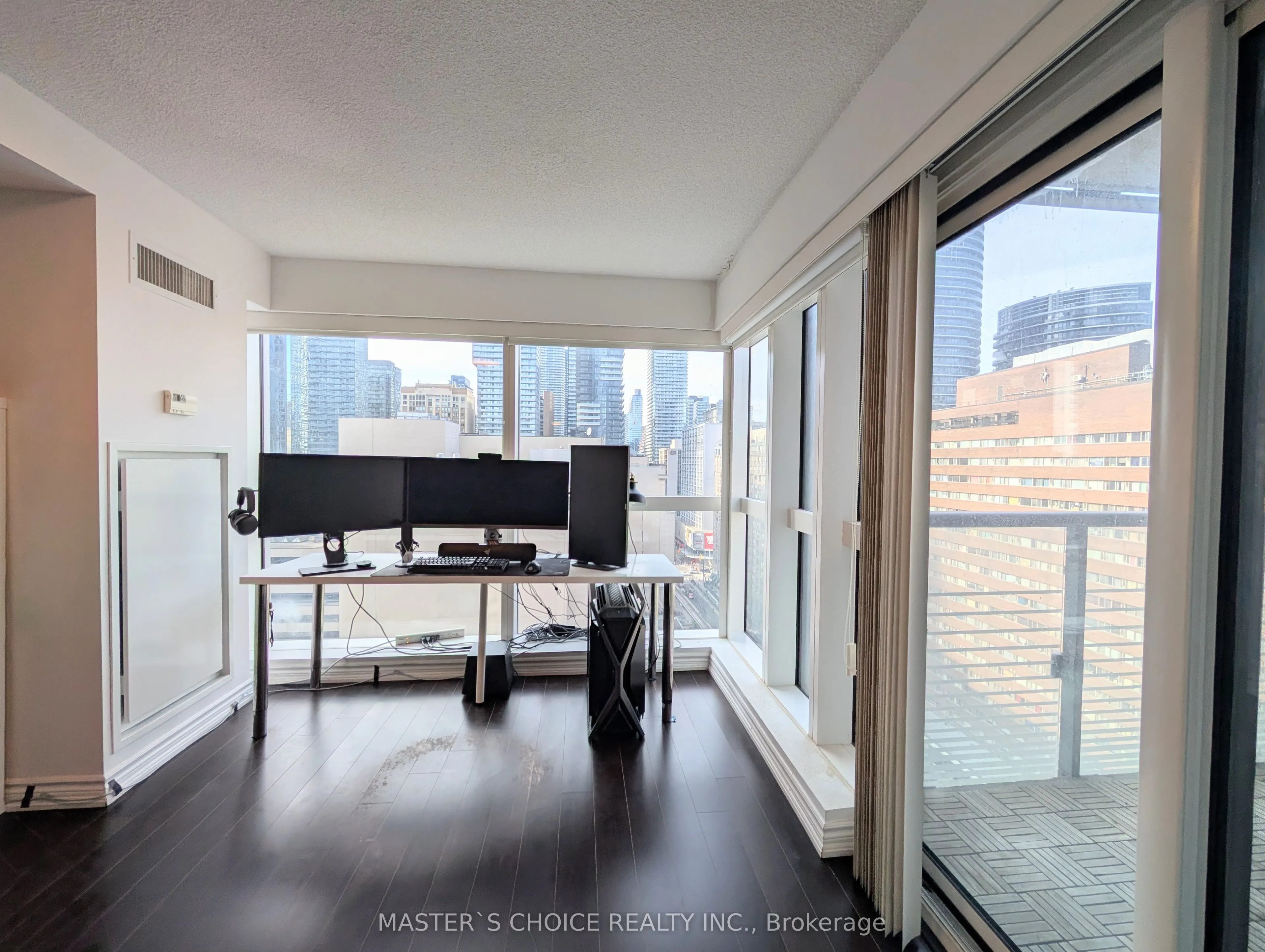 386 Yonge Street, #1401