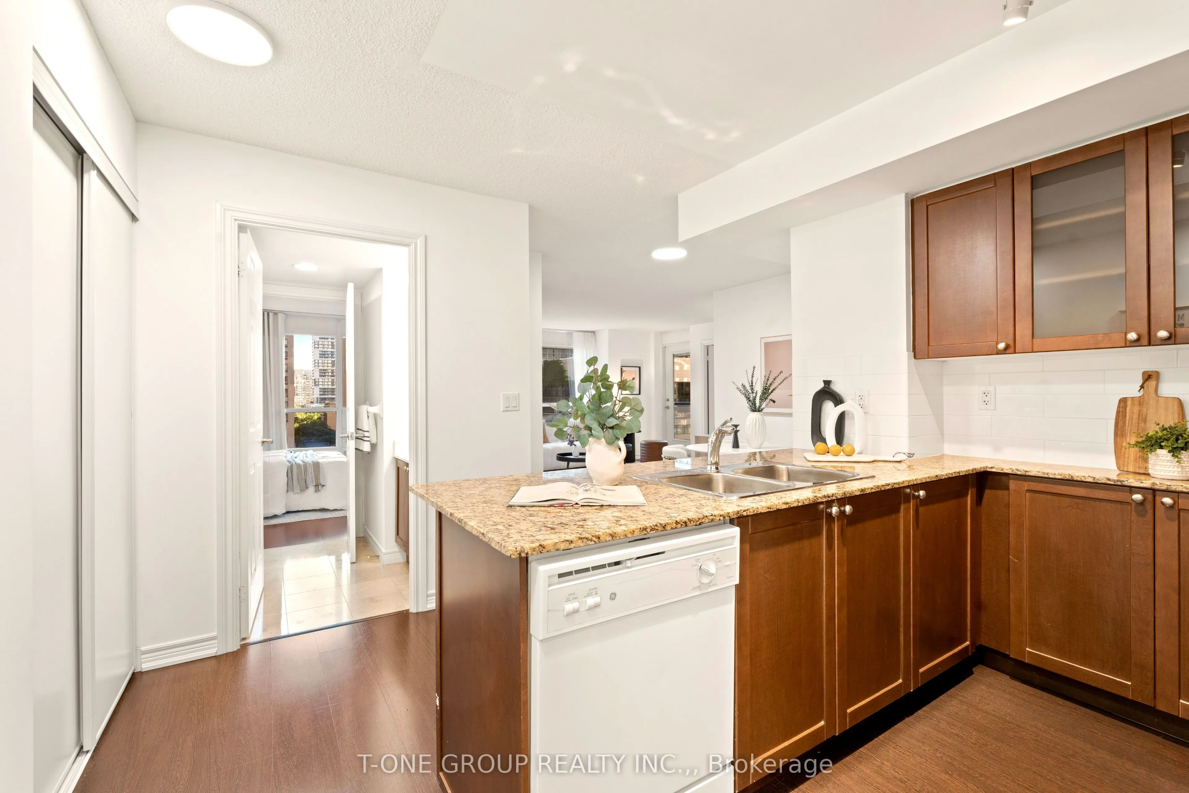 761 Bay Street, #605