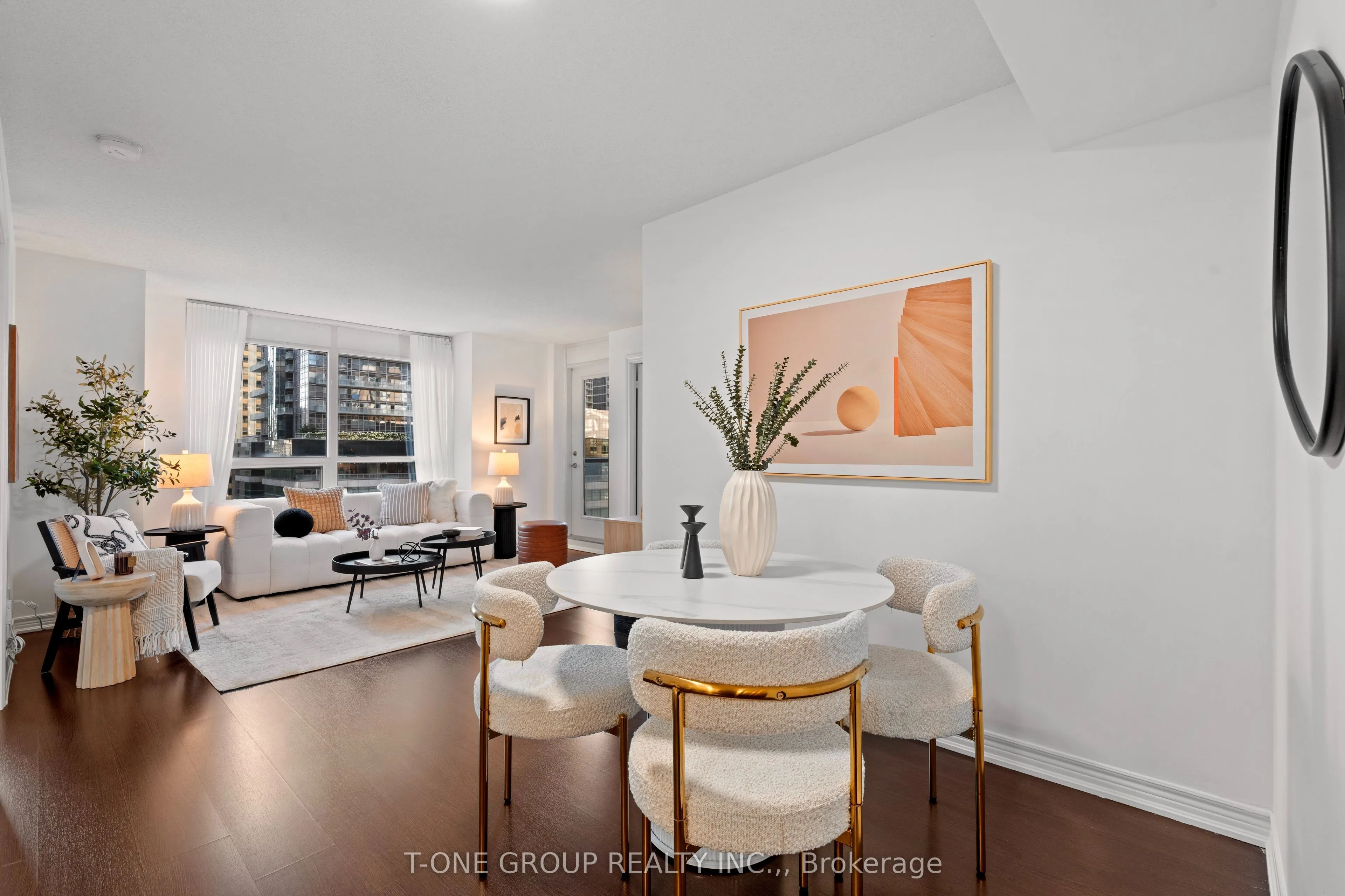 761 Bay Street, #605