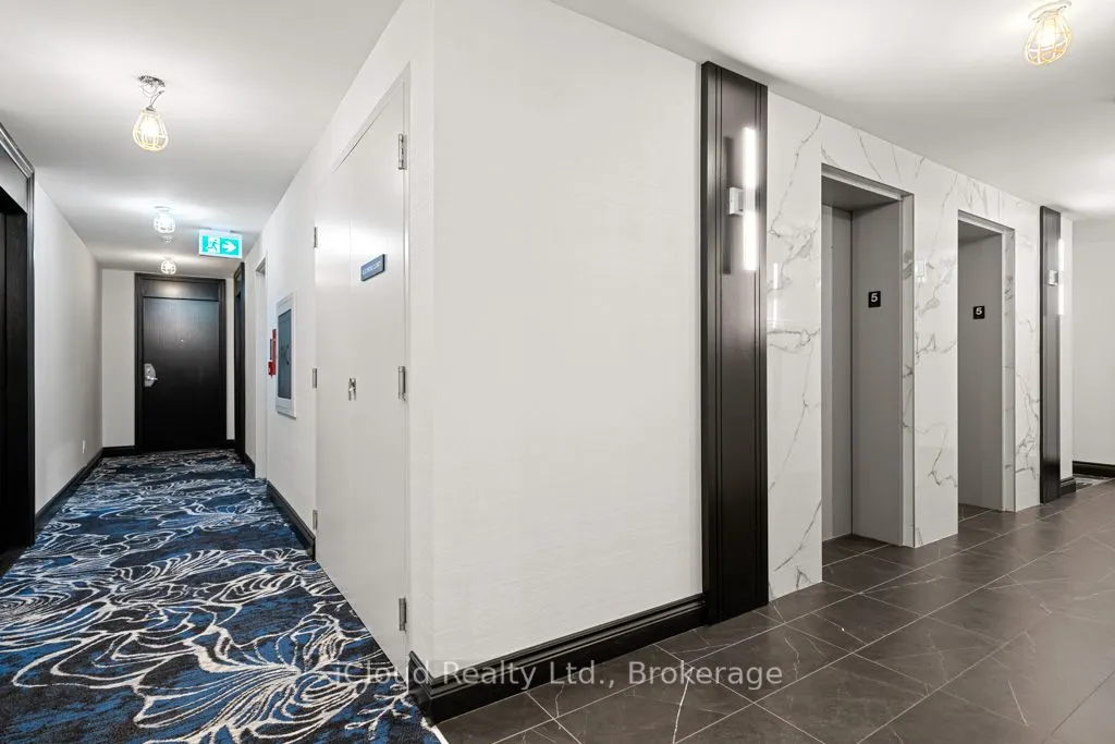 19 Grand Trunk Crescent, #506