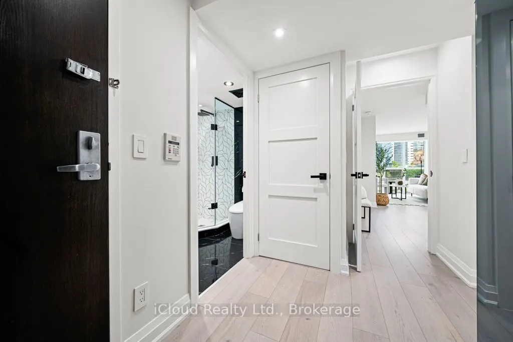 19 Grand Trunk Crescent, #506