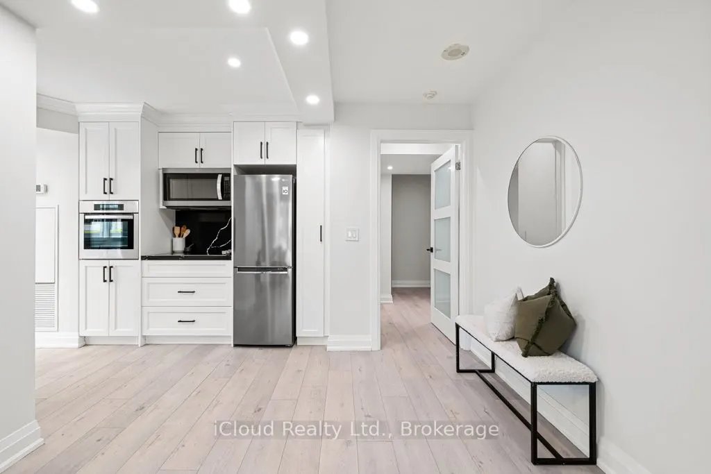 19 Grand Trunk Crescent, #506