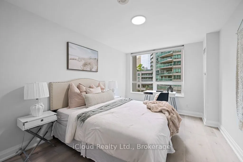 19 Grand Trunk Crescent, #506