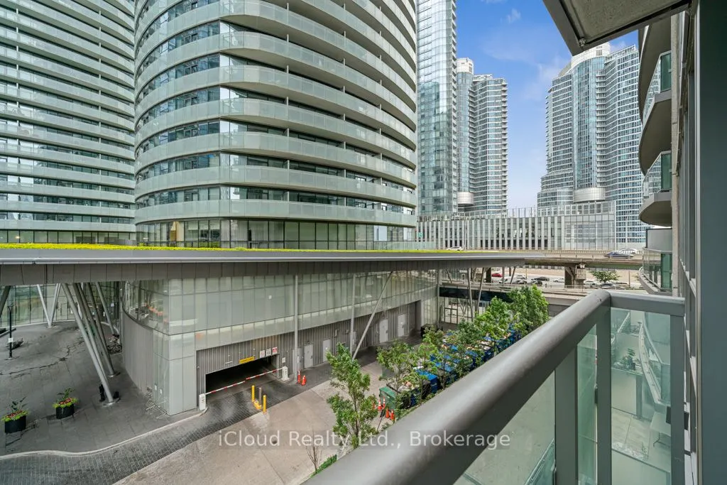 19 Grand Trunk Crescent, #506