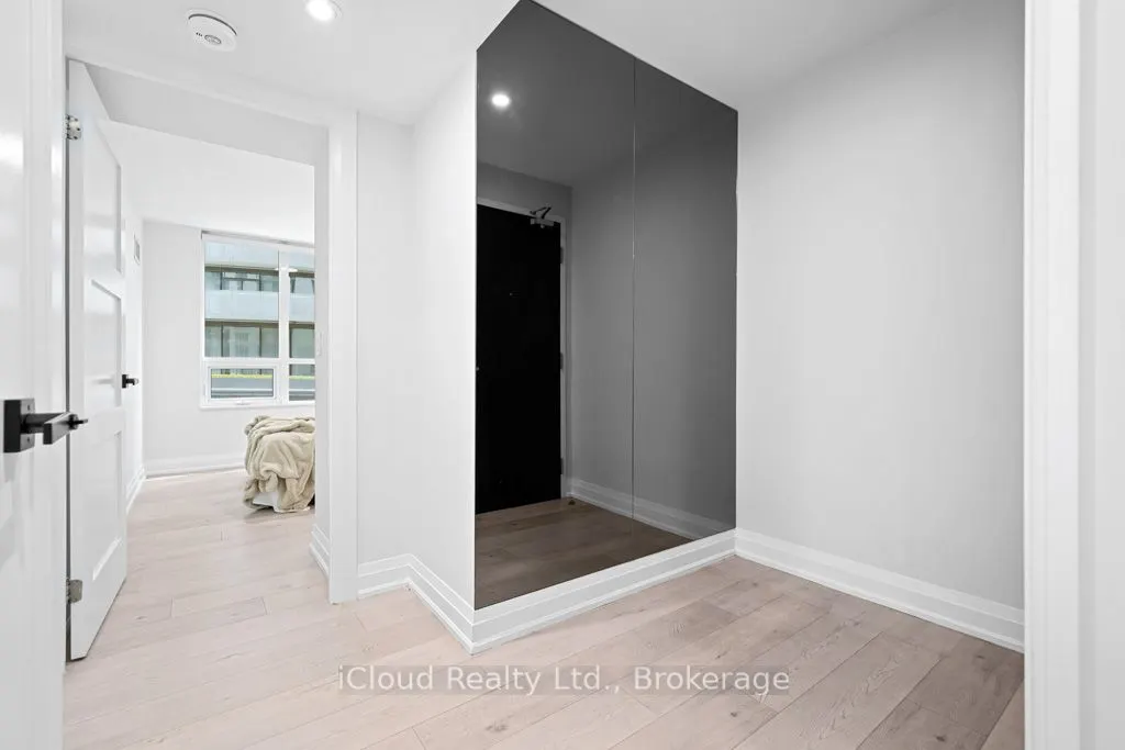 19 Grand Trunk Crescent, #506