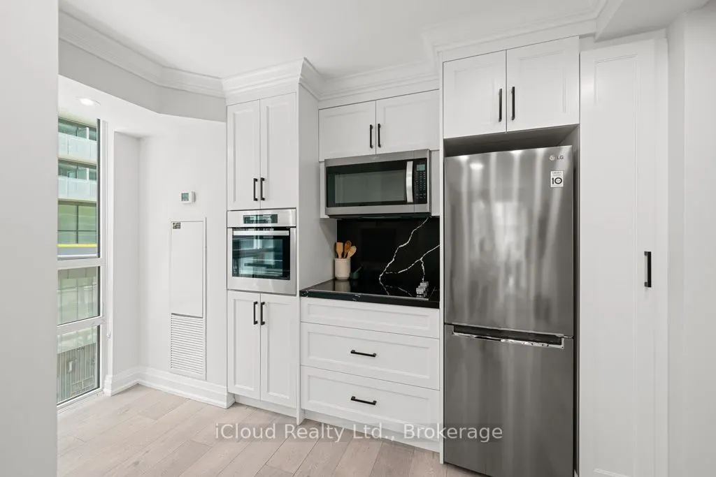 19 Grand Trunk Crescent, #506