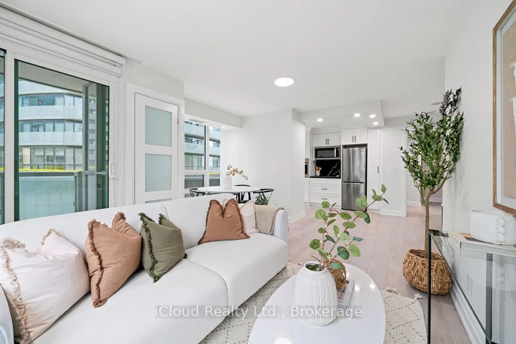 19 Grand Trunk Crescent, #506
