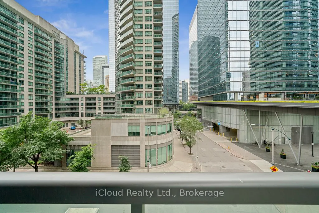 19 Grand Trunk Crescent, #506