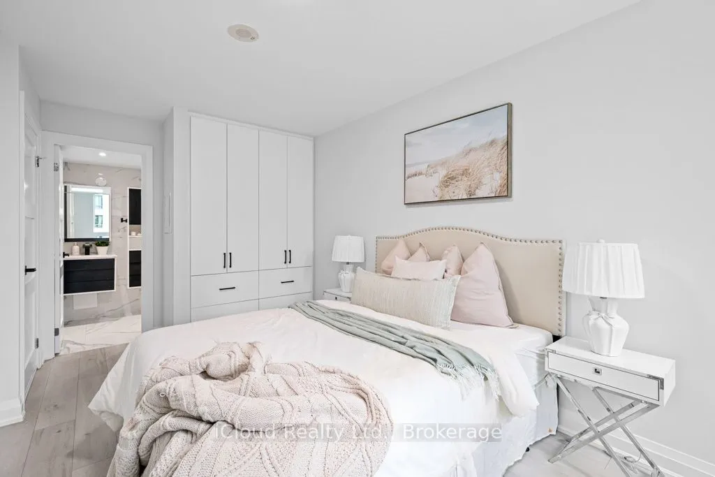19 Grand Trunk Crescent, #506